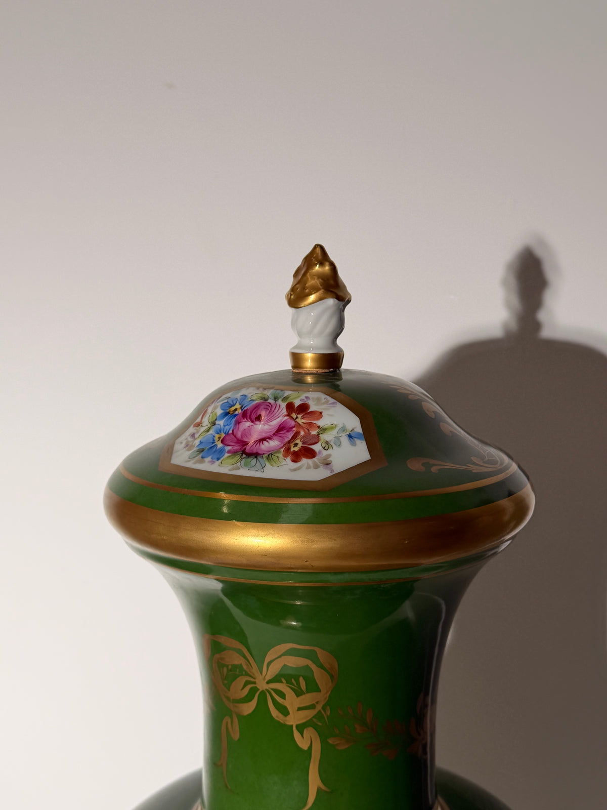 Large Porcelaine de Paris Covered Vase