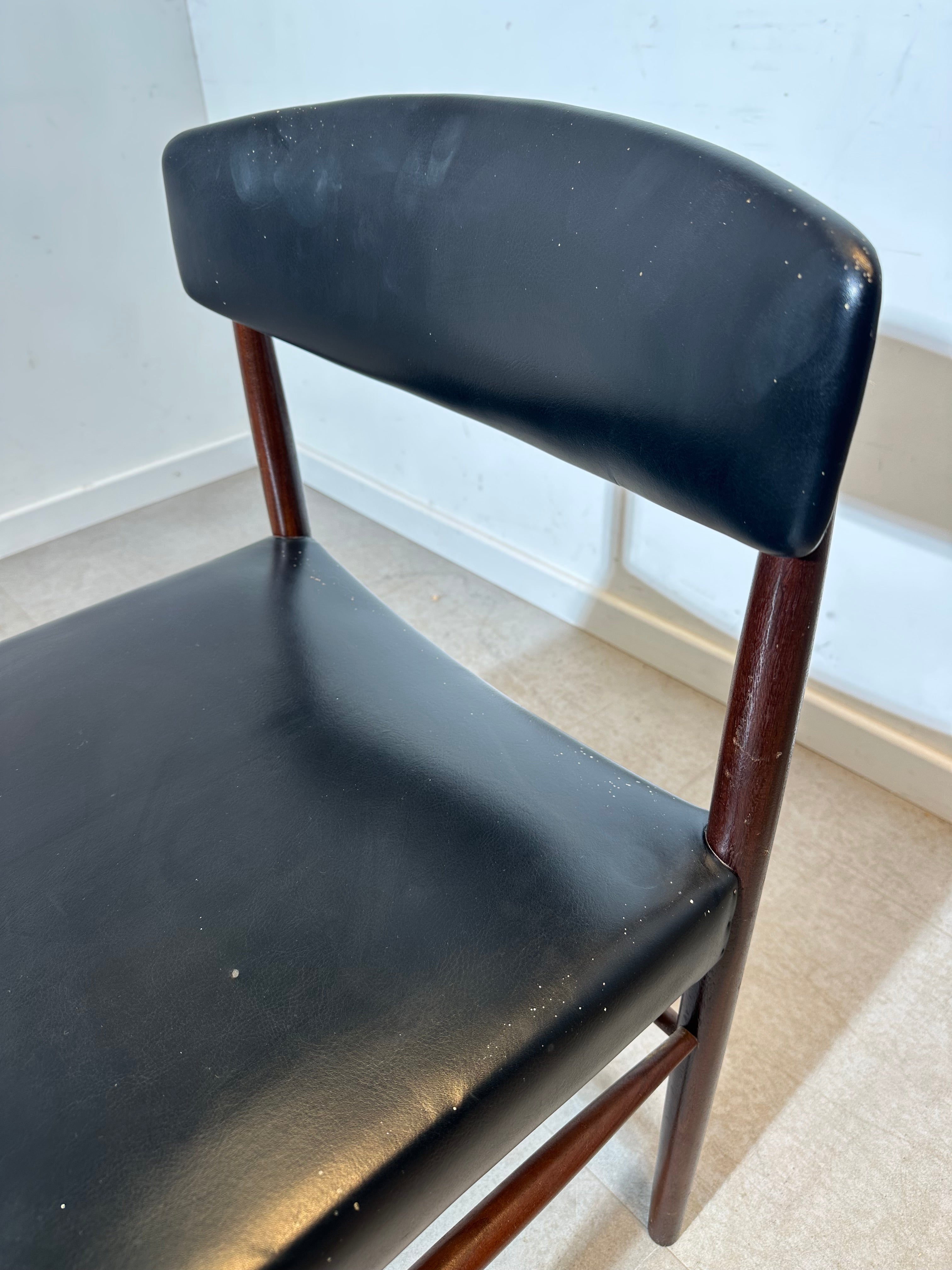 Ensemble de 4 chaises de salle à manger vintage skai