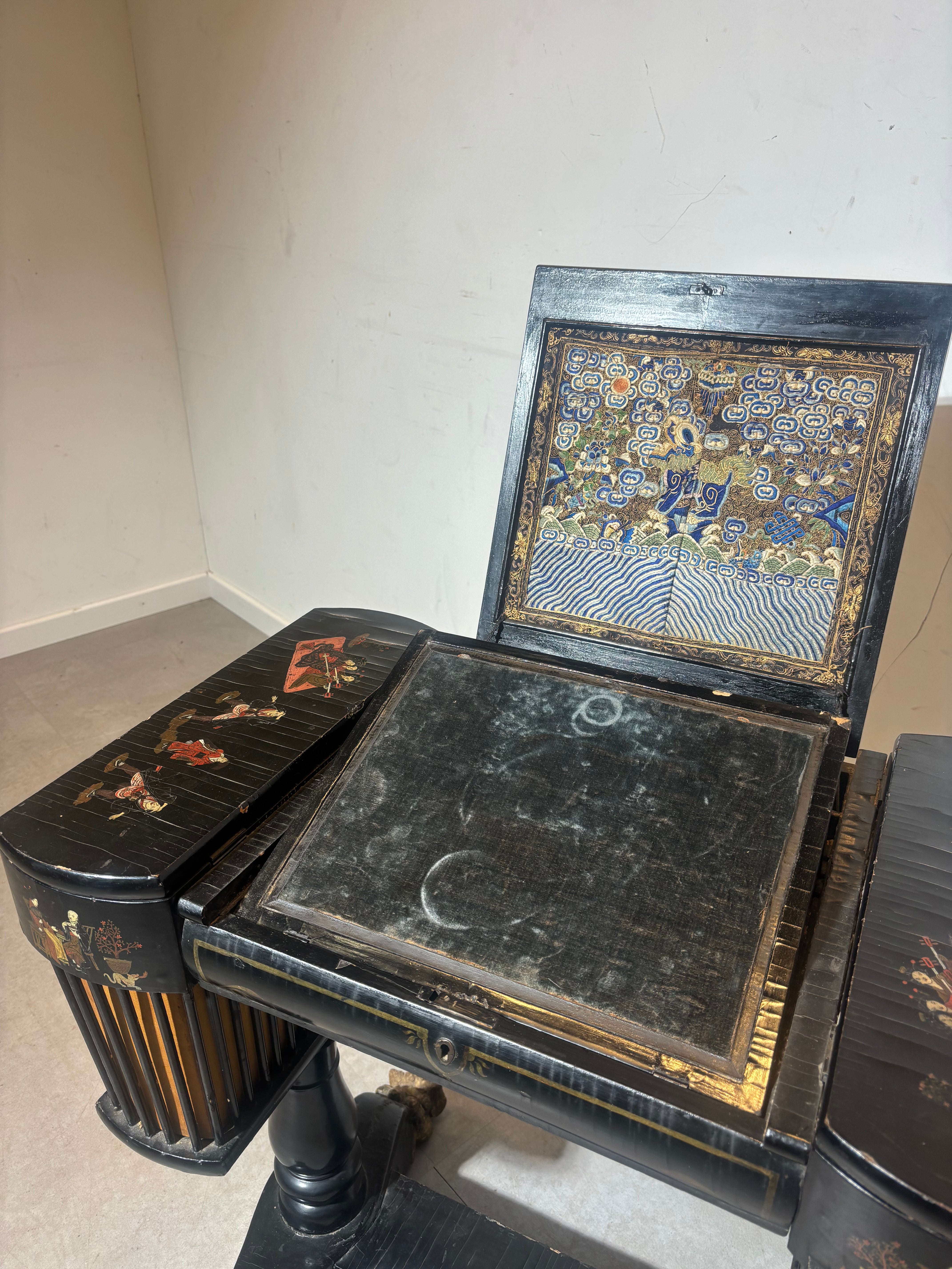 Chinese Sewing Cabinet , Kanton , 19th century