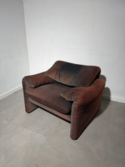 Cassina “Maralunga” One-Seater – Iconic Design with Sun-Kissed Patina