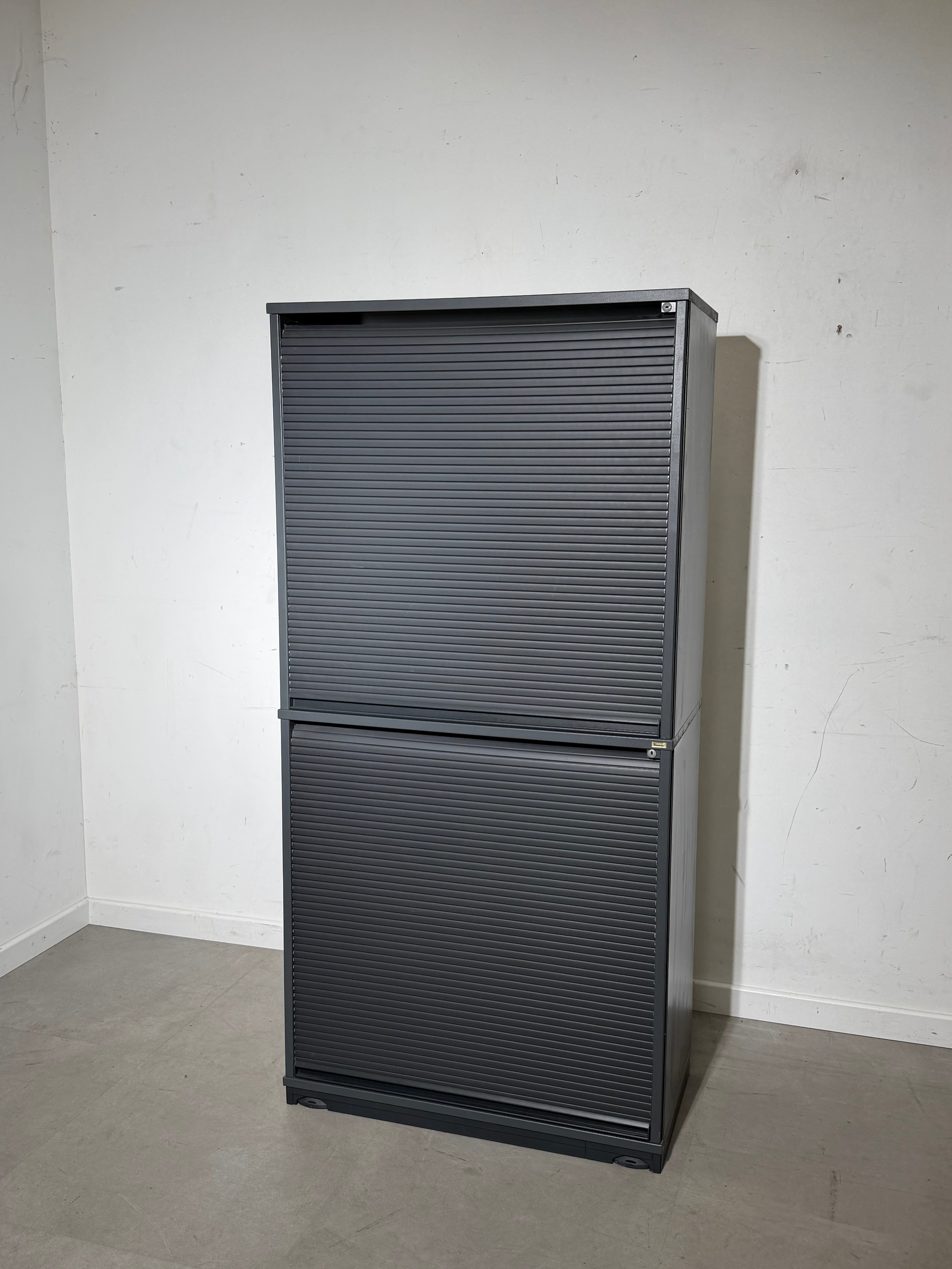 Kinnarps Tambour Door Office Cabinet – Grey Metal Storage Unit – 80 x 40 x 164 cm