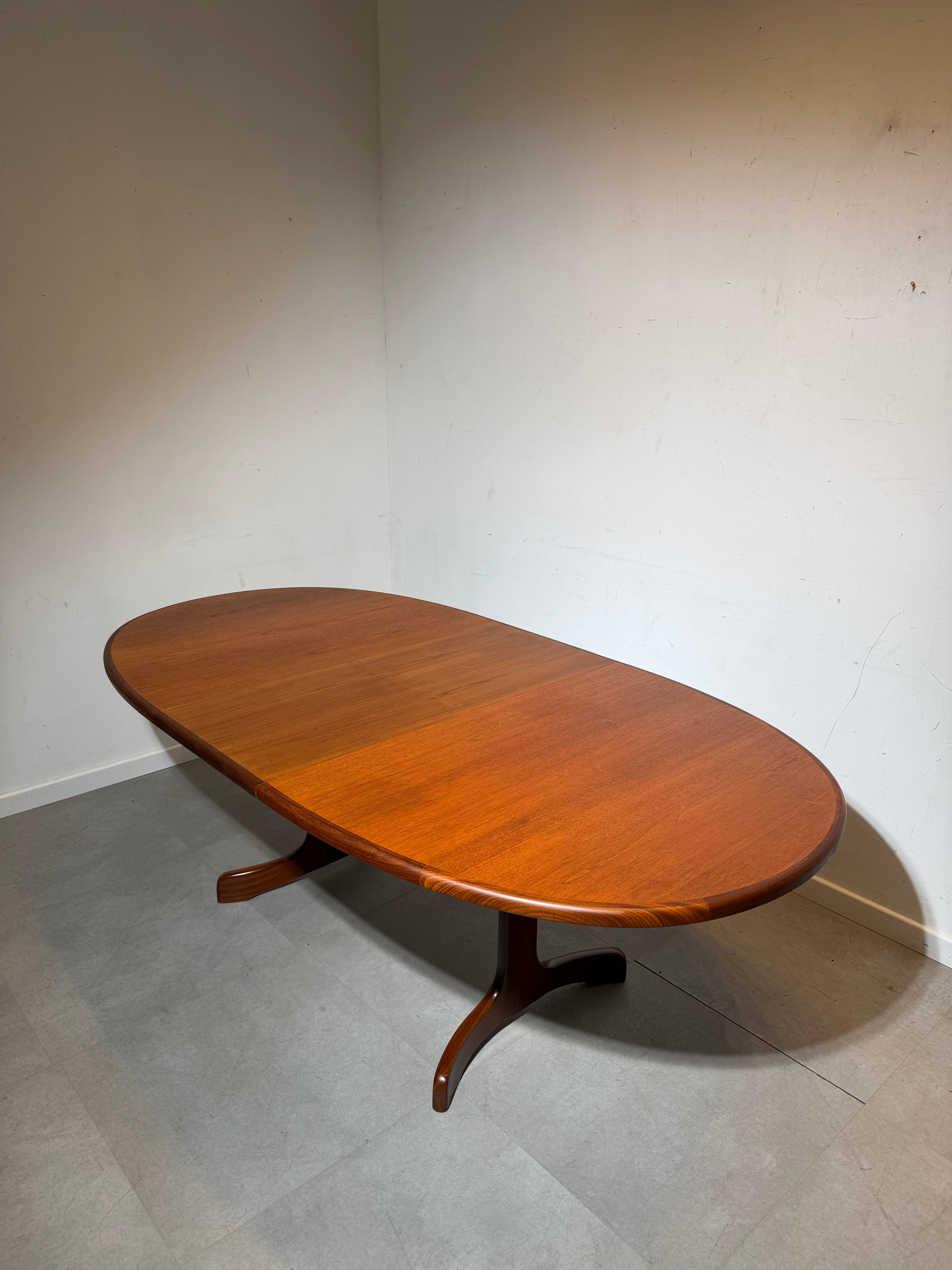 G-Plan “Whale Tail” Extendable Dining Table – Teak (1960s)