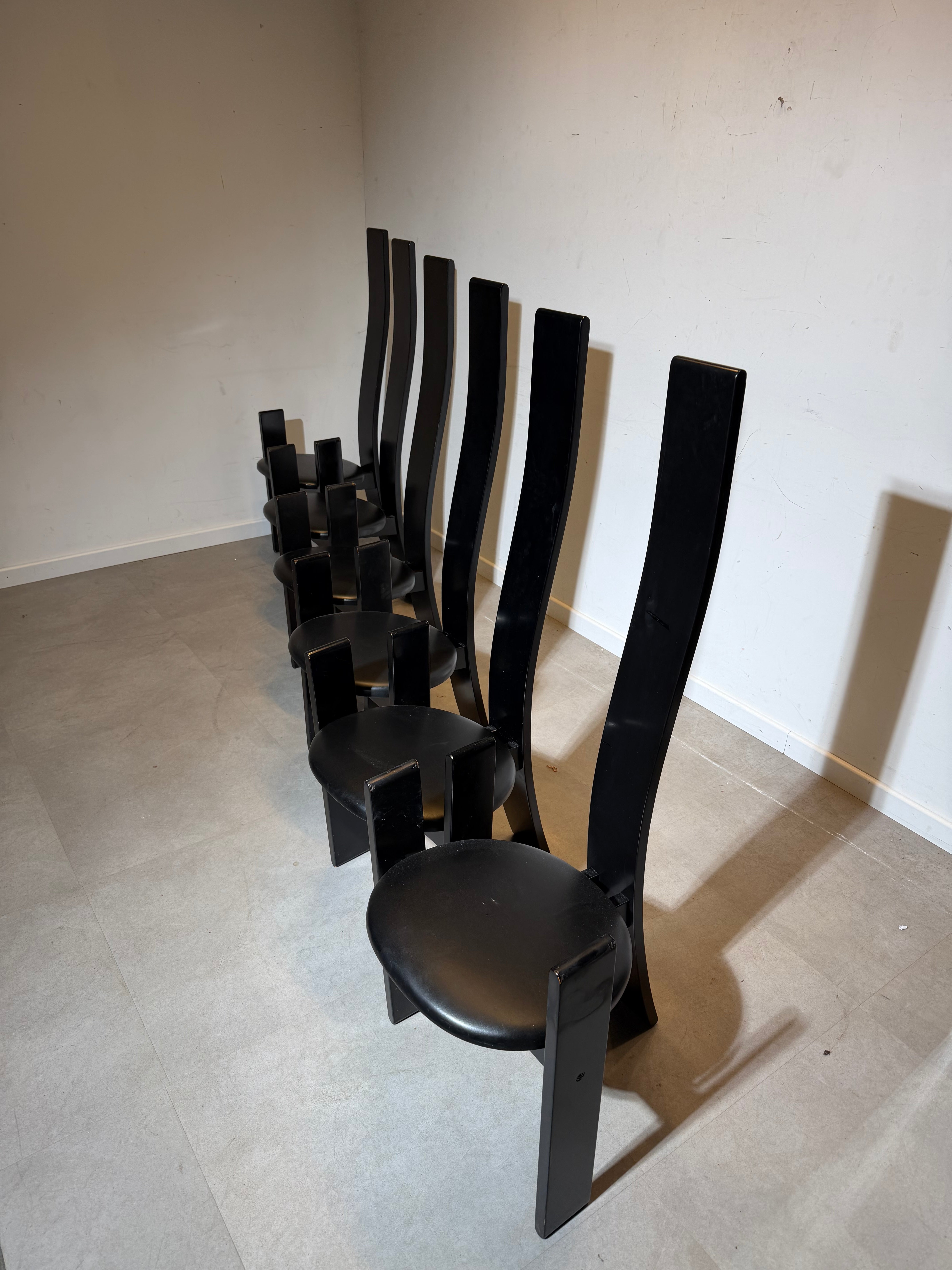 Chaises de design italien à dossier haut – Lot de six (non marquées)