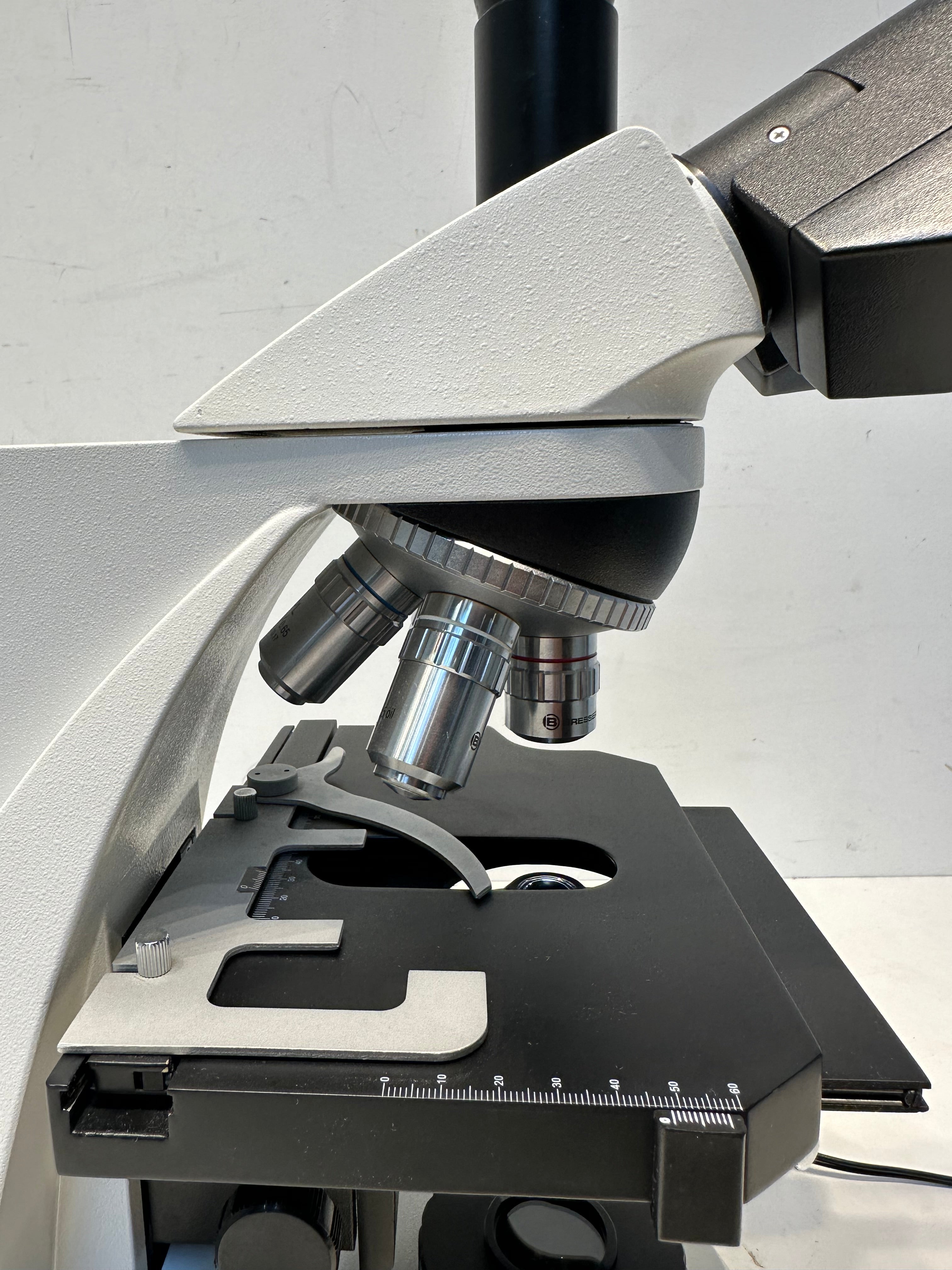 Microscope binoculaire de laboratoire Bresser