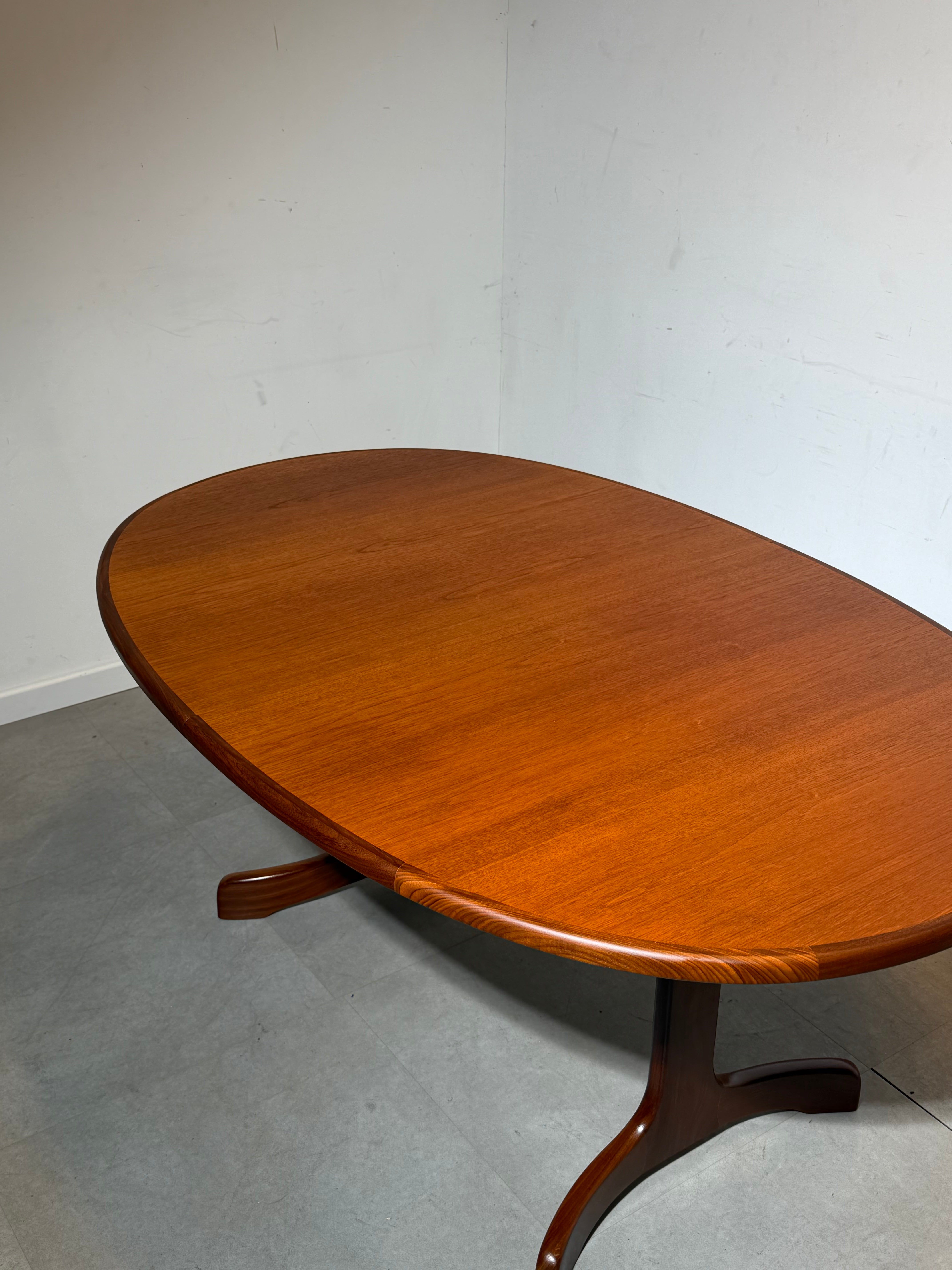 G-Plan “Whale Tail” Extendable Dining Table – Teak (1960s)