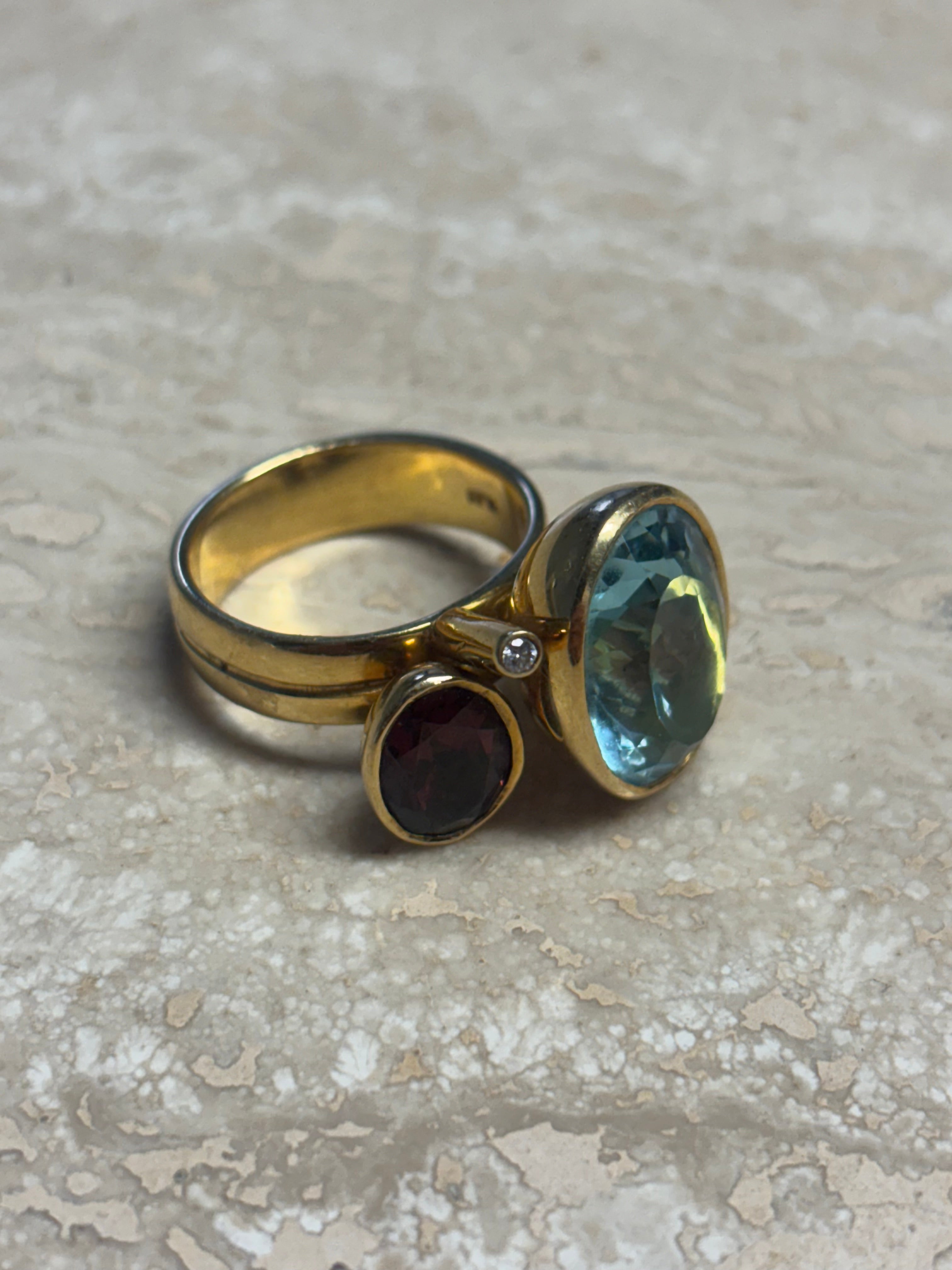 18 kt Gold Ring with Blue Topaz, Garnet & Diamond Accent – Size 55