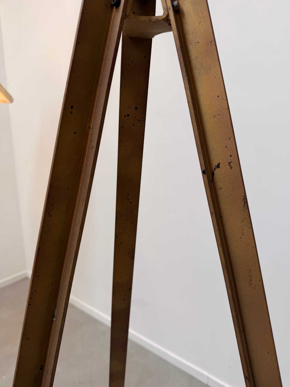 Vintage Adjustable Tripod Floor Lamp XL
