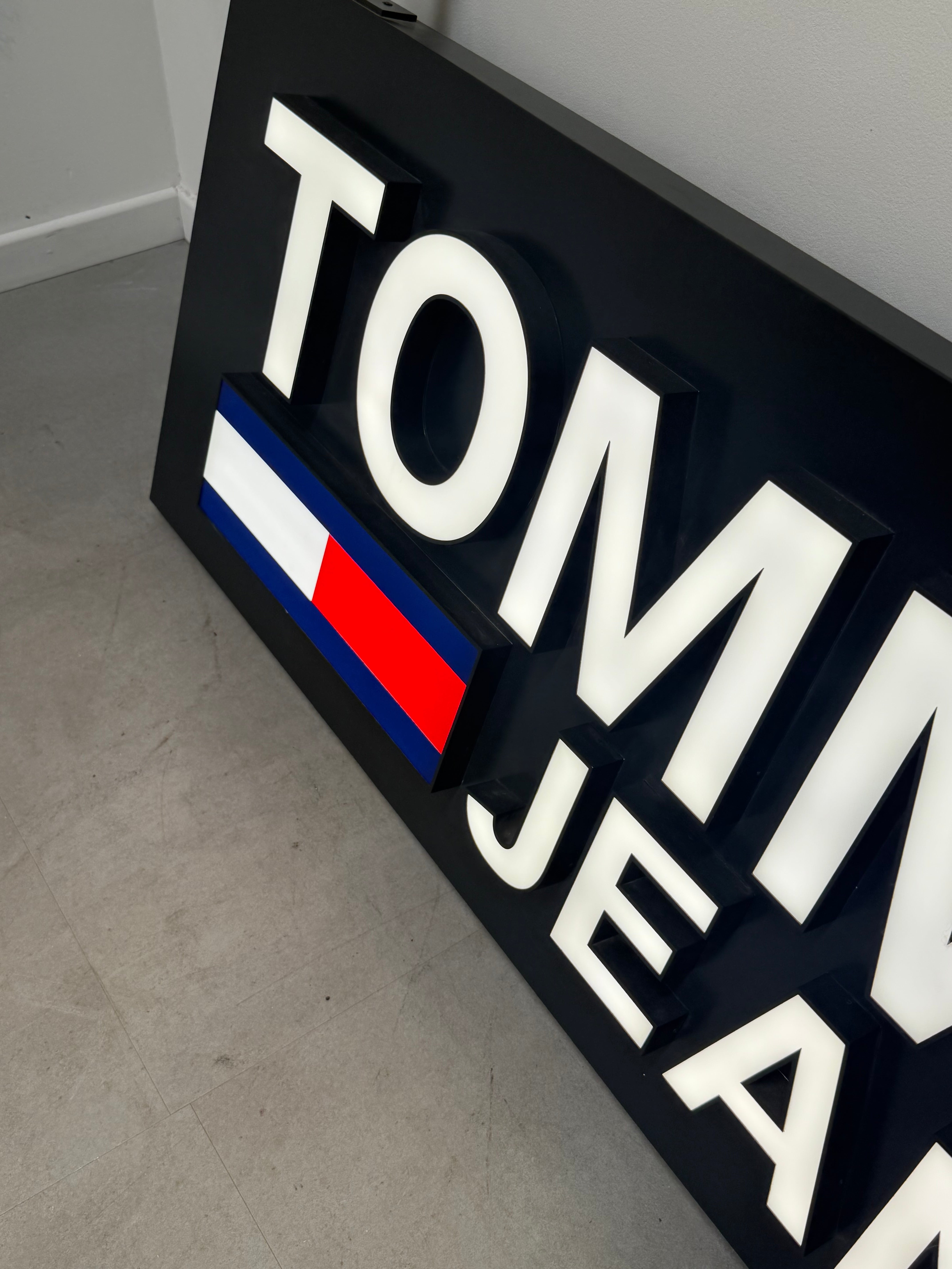 Vintage Tommy Jeans Illuminated Store Sign – Large Advertising Lightbox