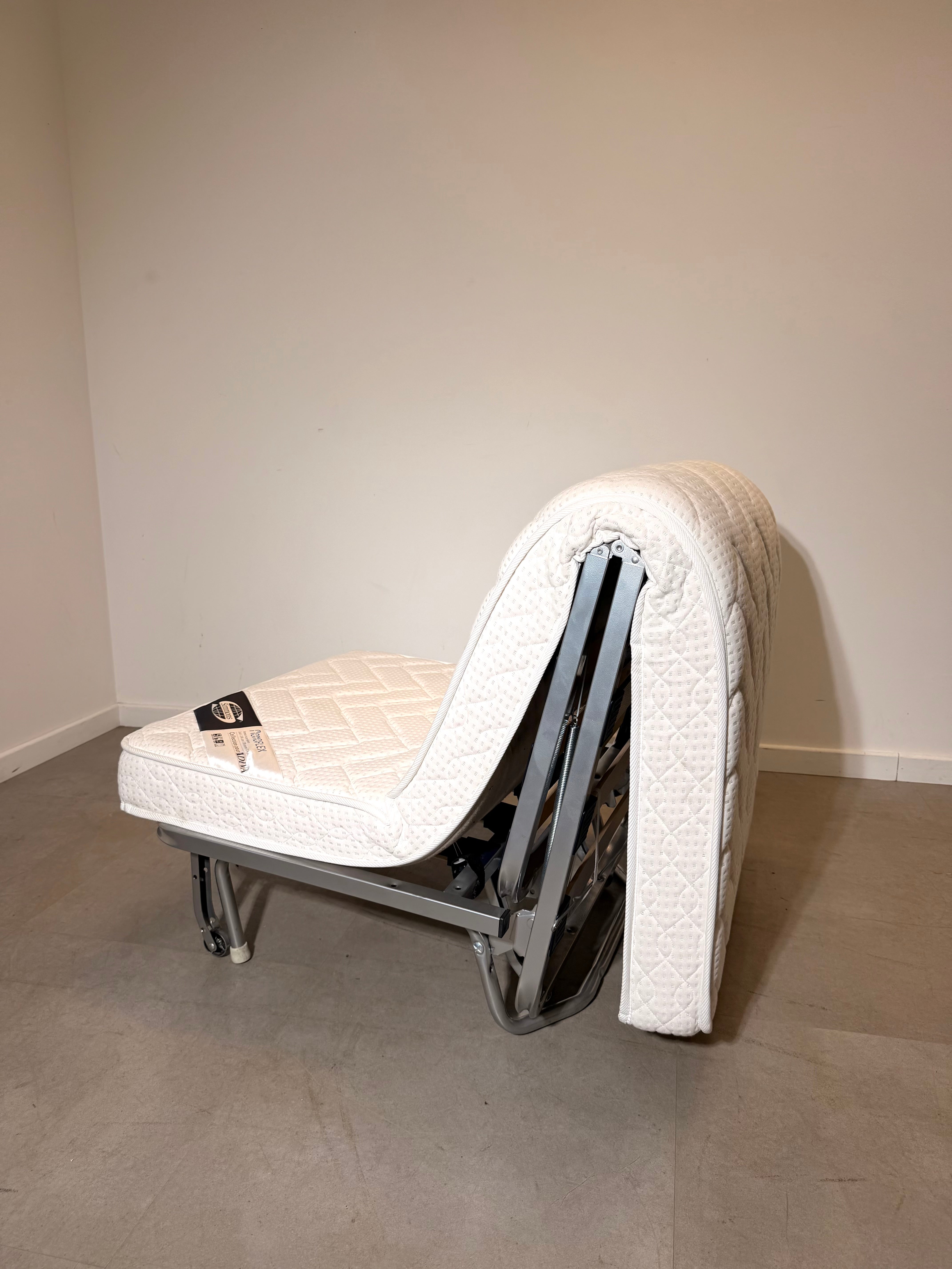 DIVA Lounge Chair / Sofa Bed