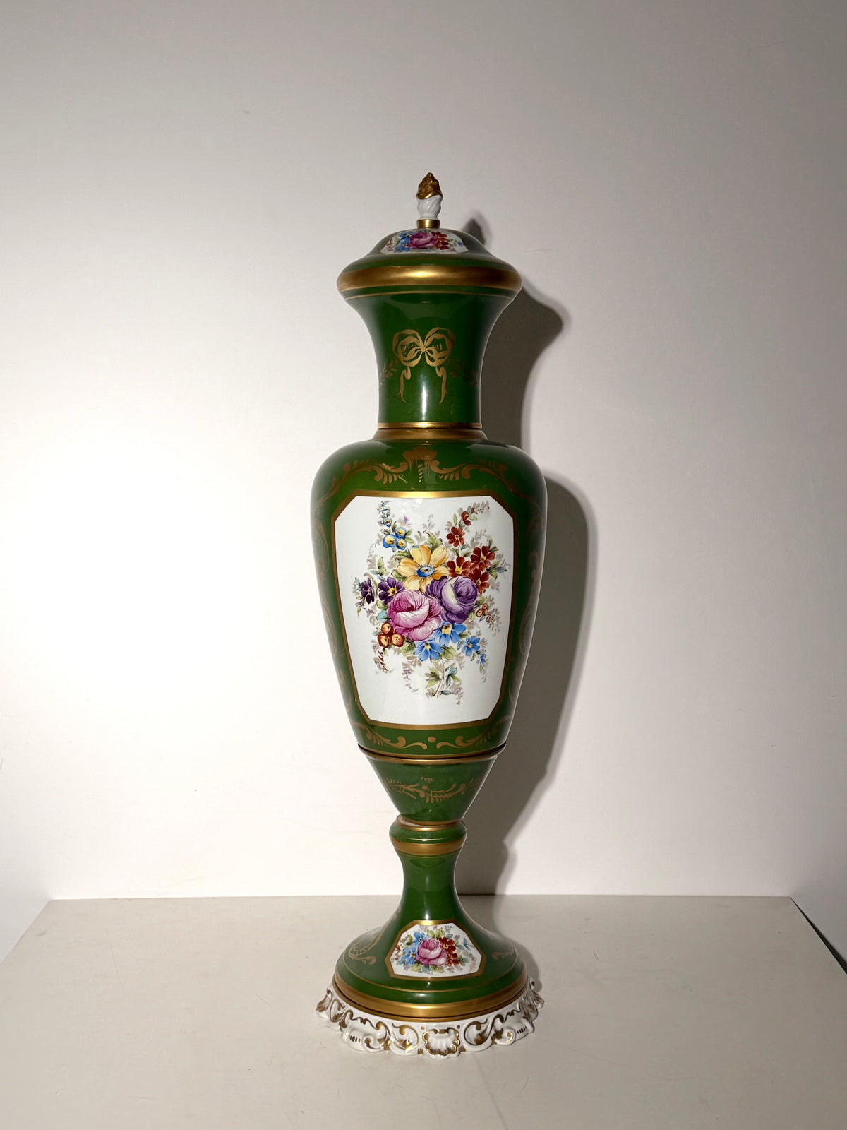 Large Porcelaine de Paris Covered Vase