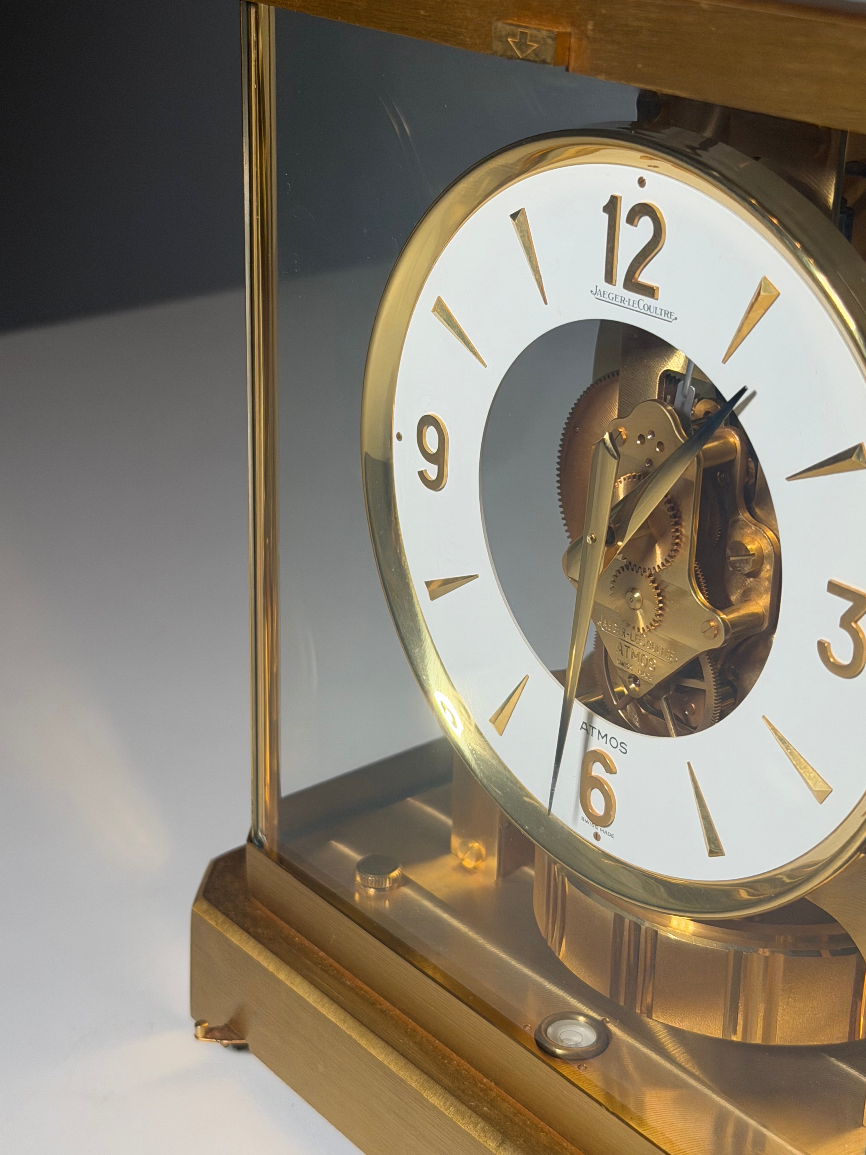Jaeger-LeCoultre Atmos Calibre 528-8 – Gilt Brass – Swiss Perpetual Motion Clock