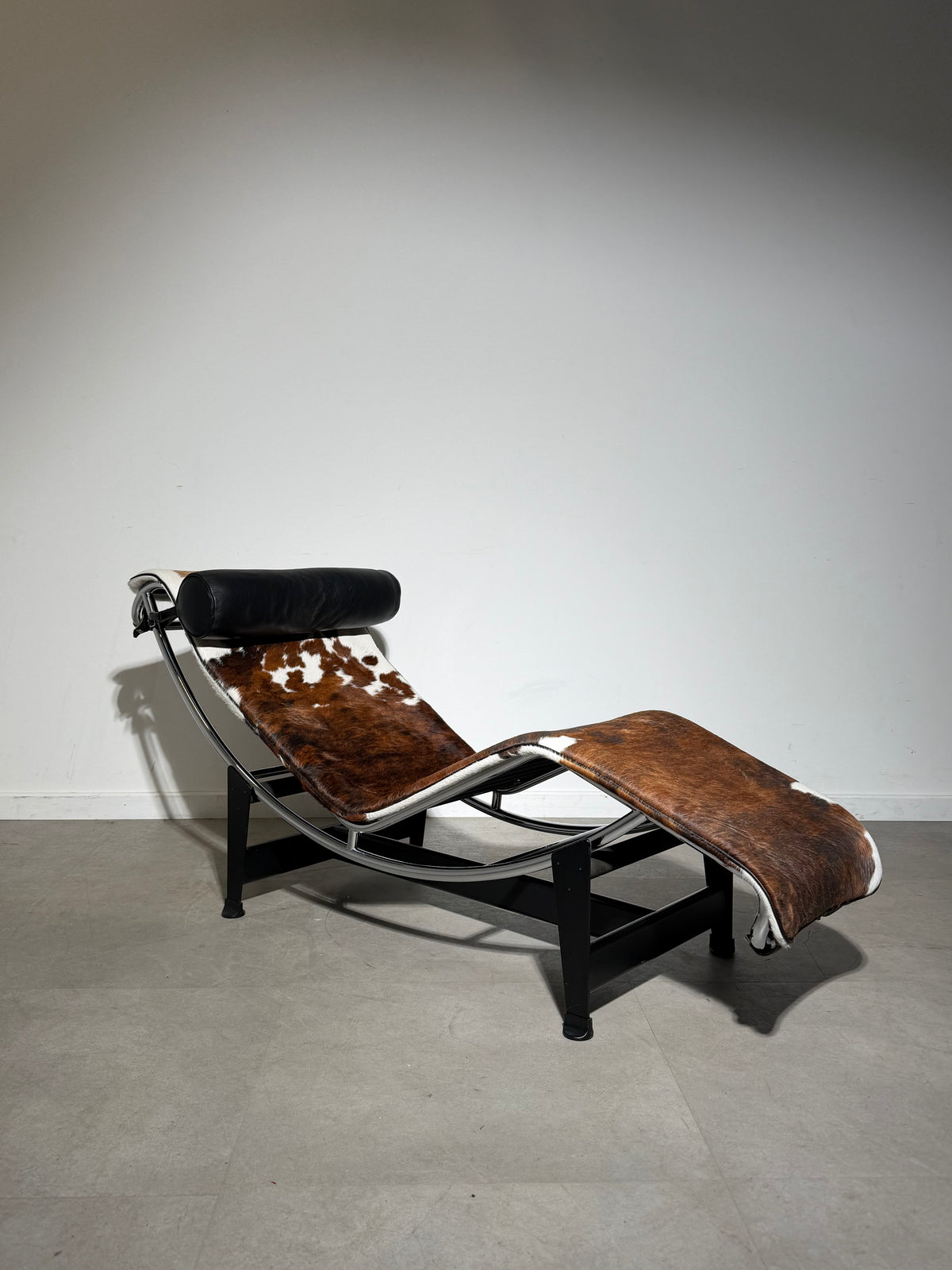Original Cassina LC4 “Pony” Chaise Longue — Le Corbusier, Pierre Jeanneret & Charlotte Perriand