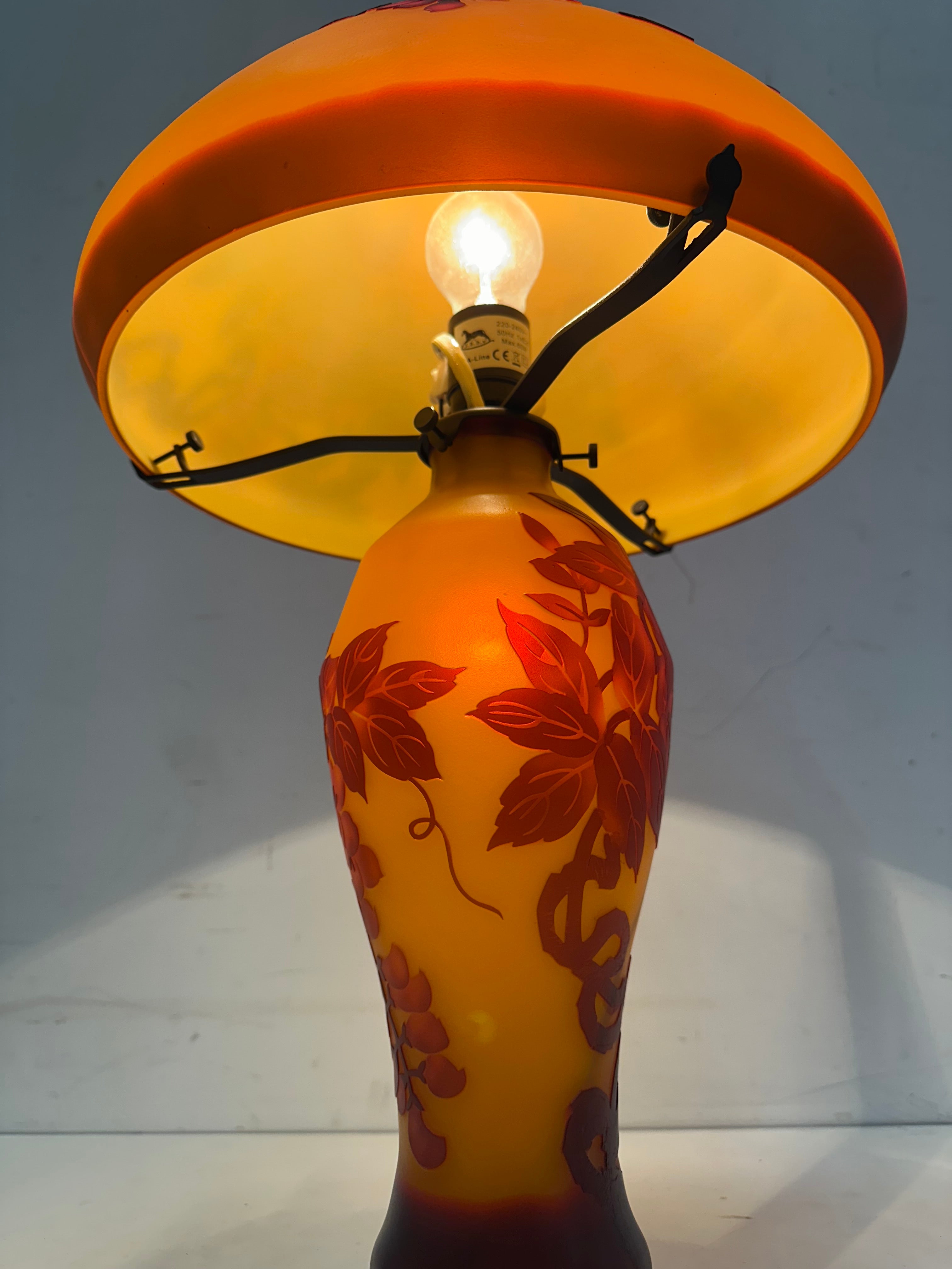 Lampe de table en verre de style Art nouveau