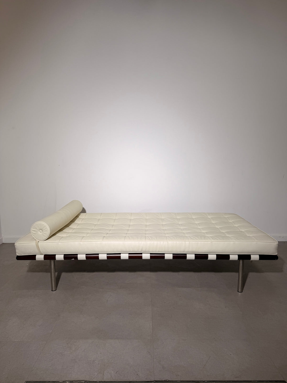 Barcelona Daybed Replica