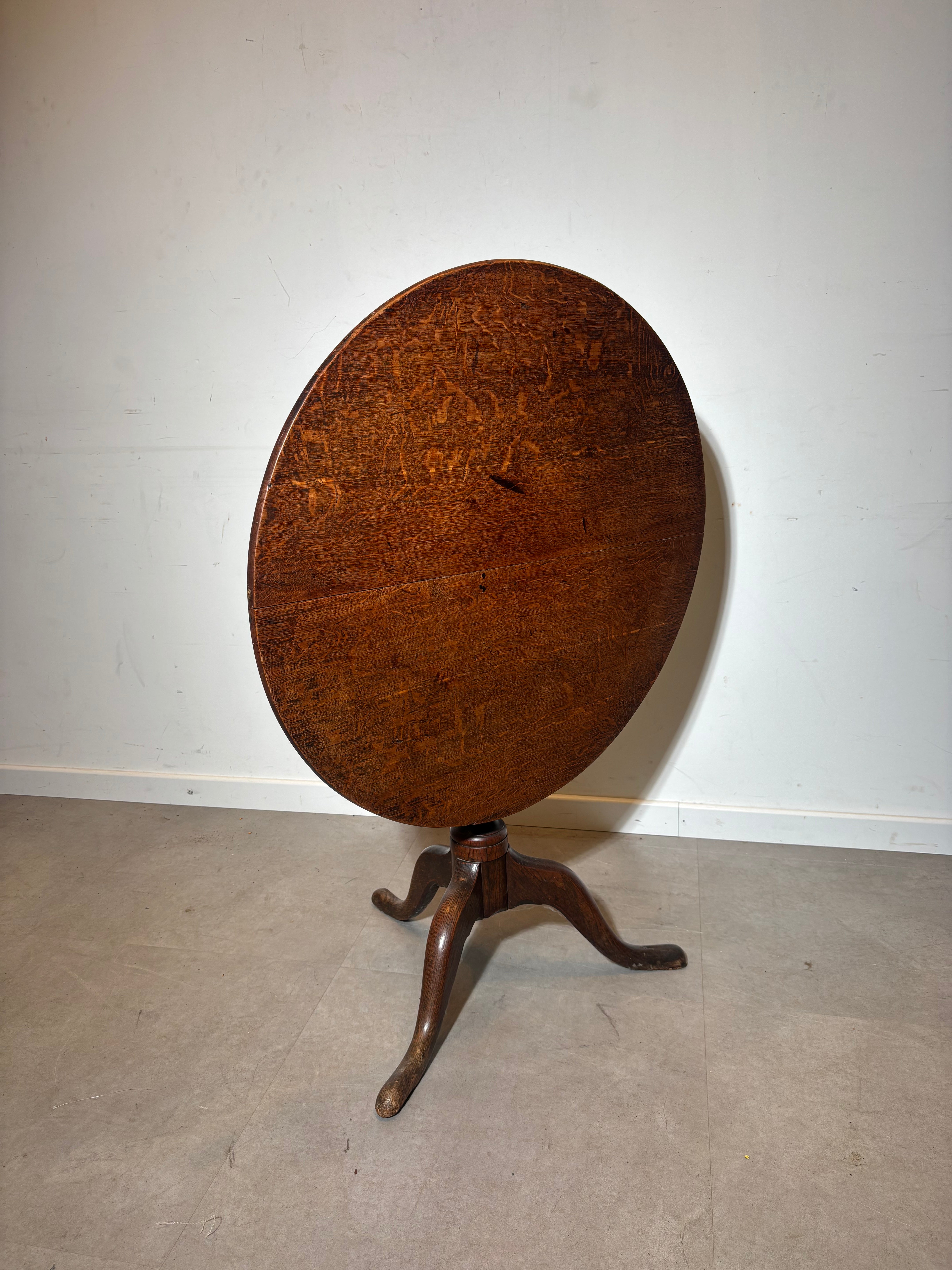 Antique foldable sidetable in oak wood