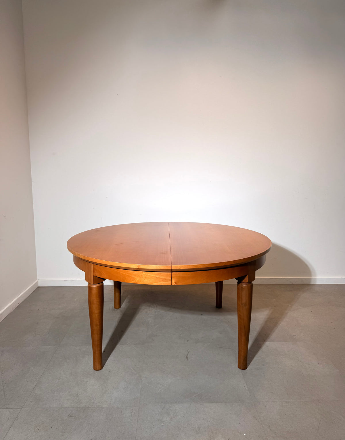 Molteni Extendable Round Dining Table