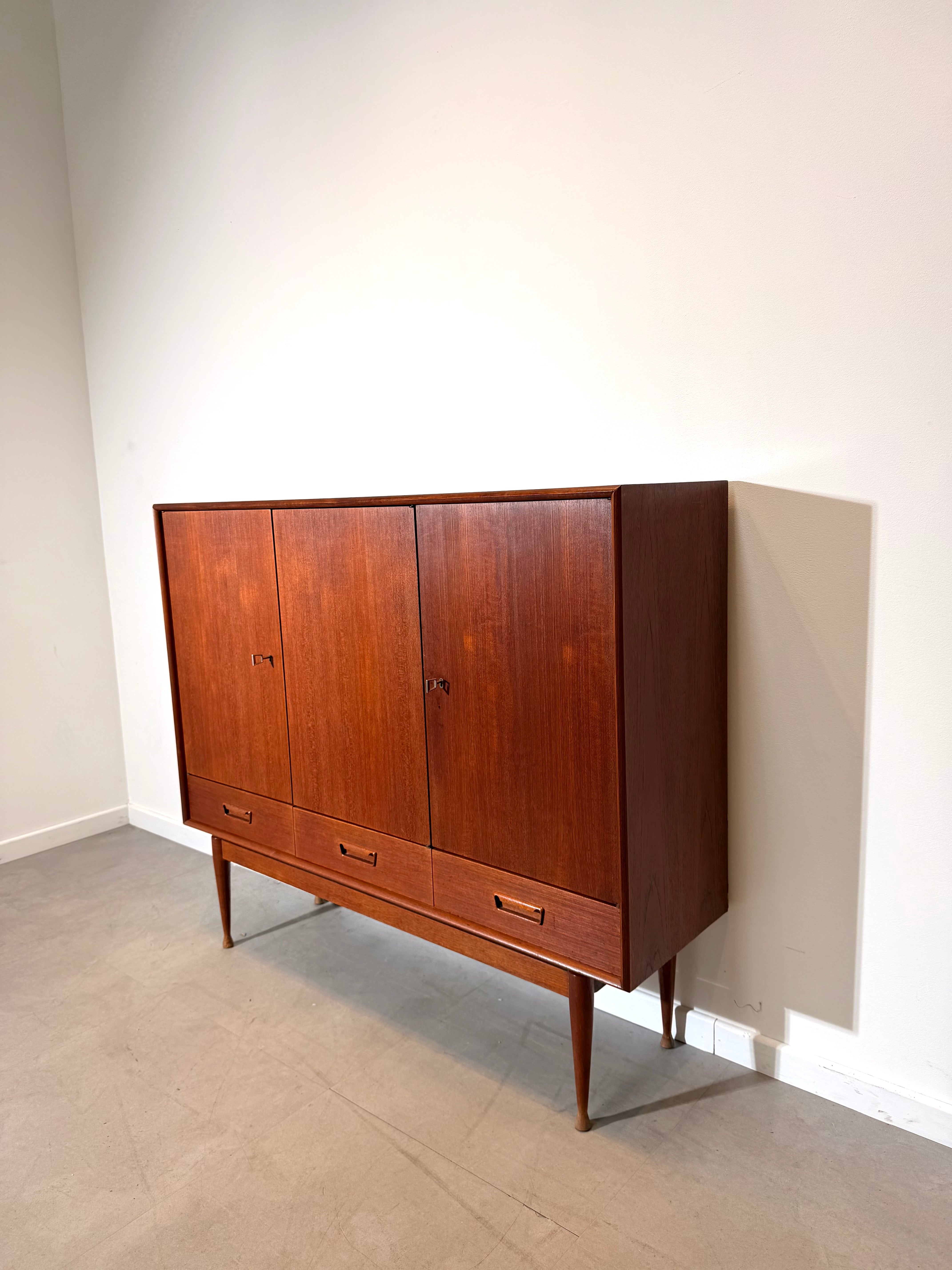 Vintage Mid-Century Teak Highboard / Drinks Cabinet – 1960s