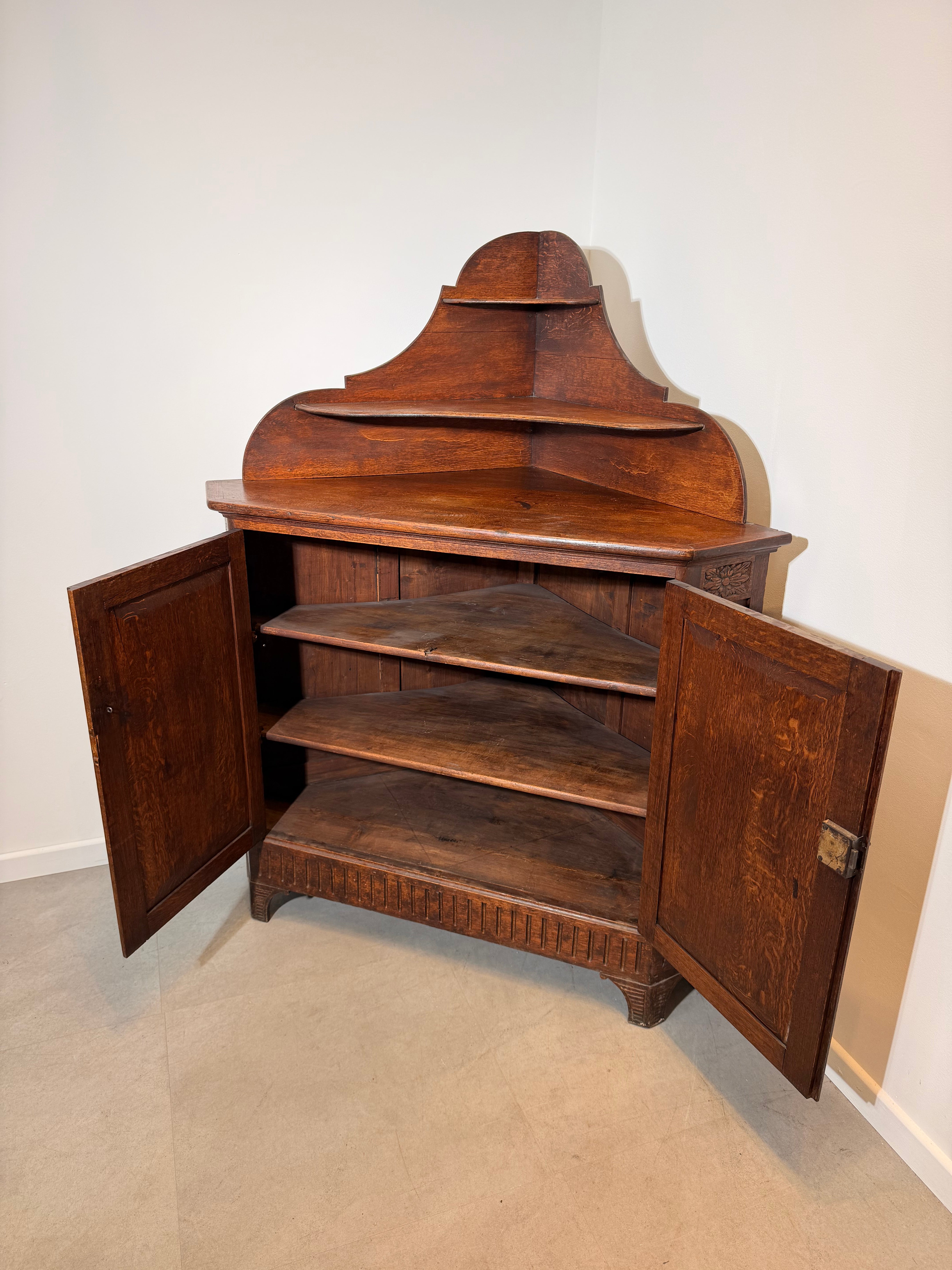 Antique Carved Oak Corner Cabinet with Shelved Top