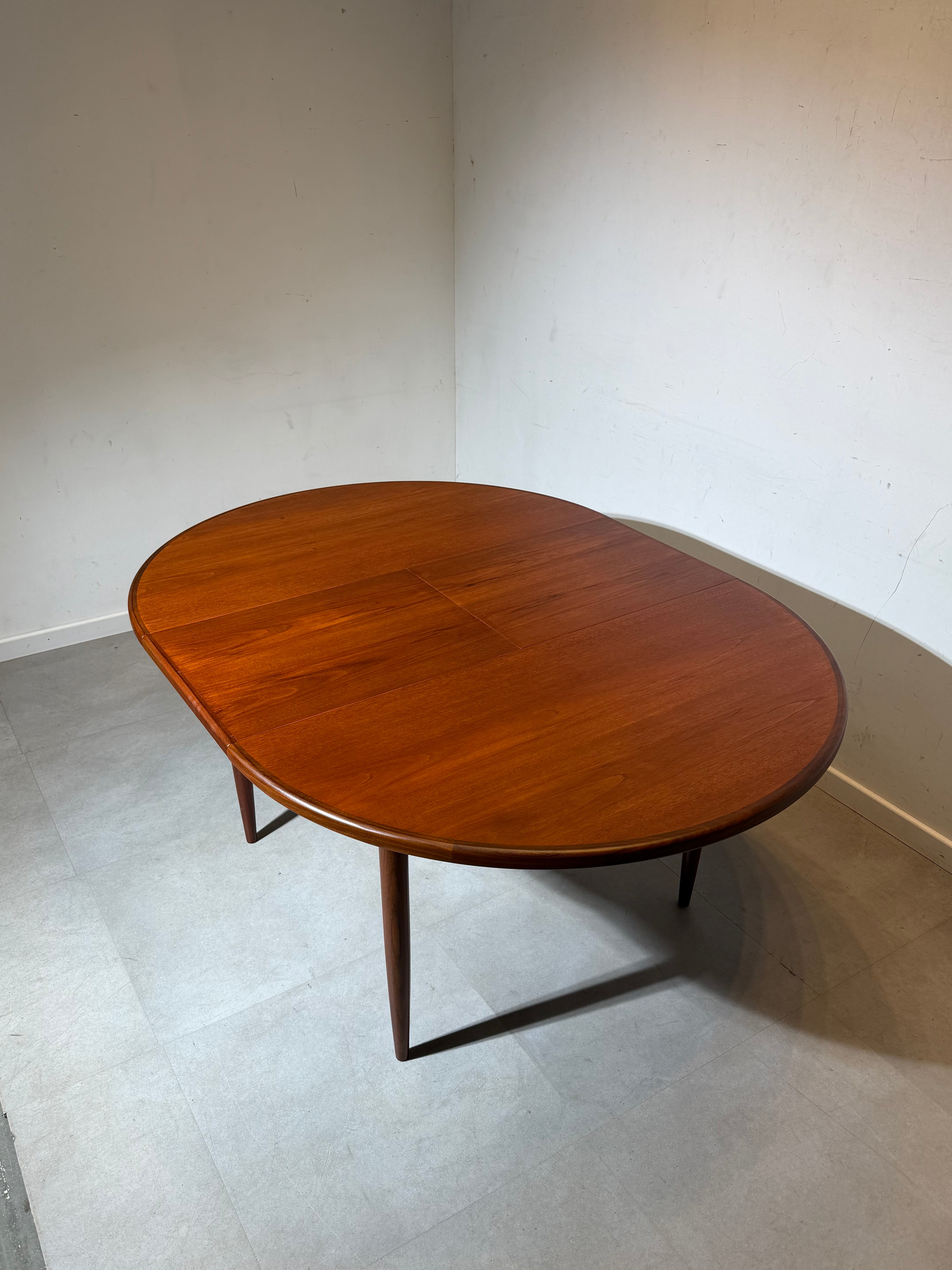 Extendable Teak Dining Table – Round to Oval Mid-Century Modern Design