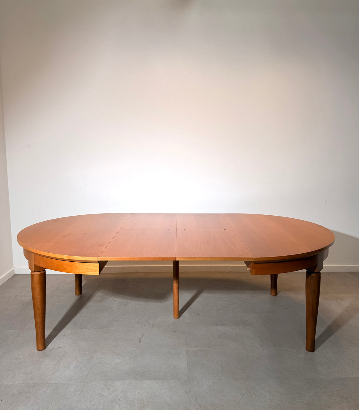 Molteni Extendable Round Dining Table