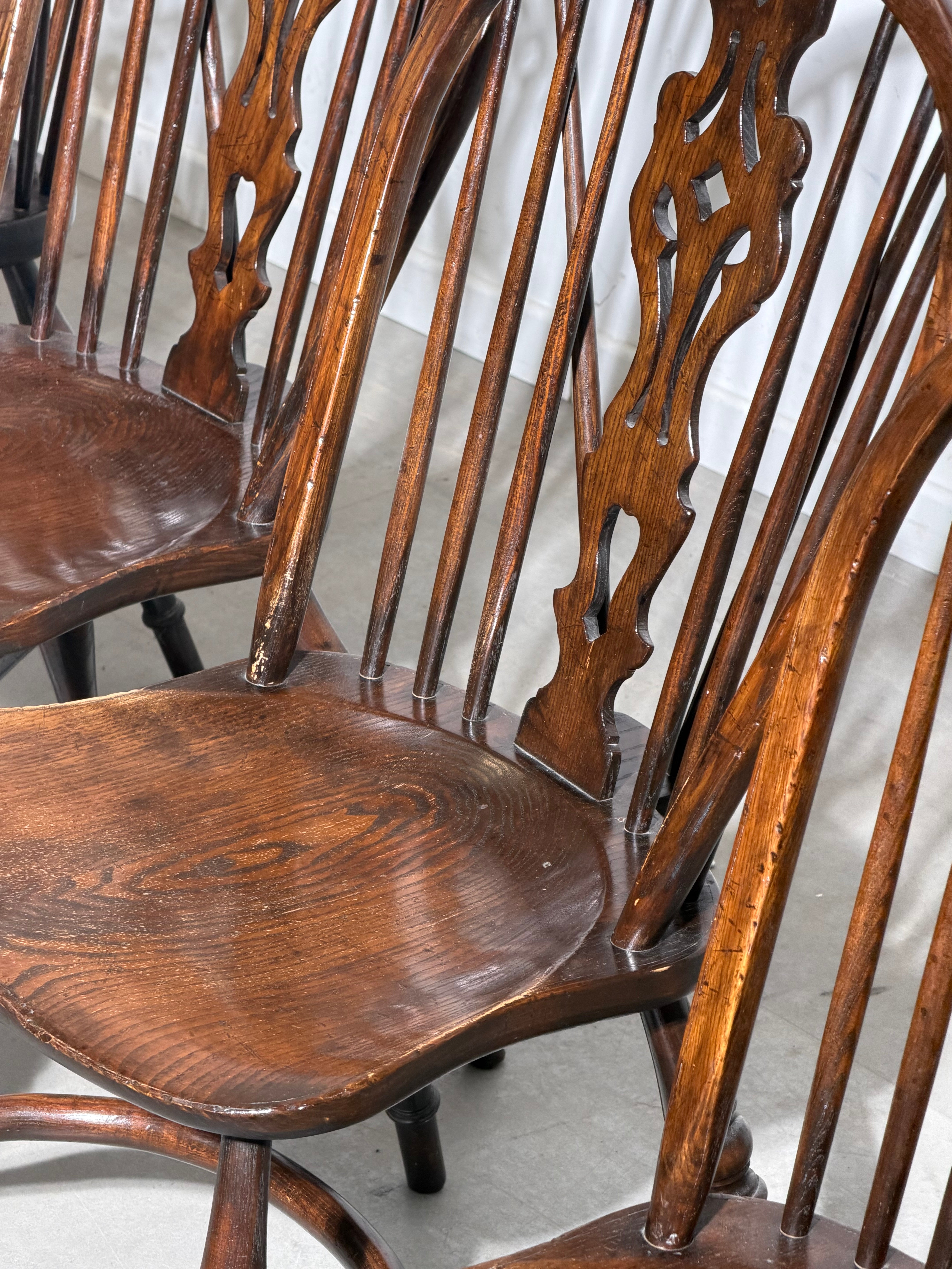 Set of 8 Antique Windsor Chairs – Solid Wood – 2 Armchairs + 6 Side Chairs