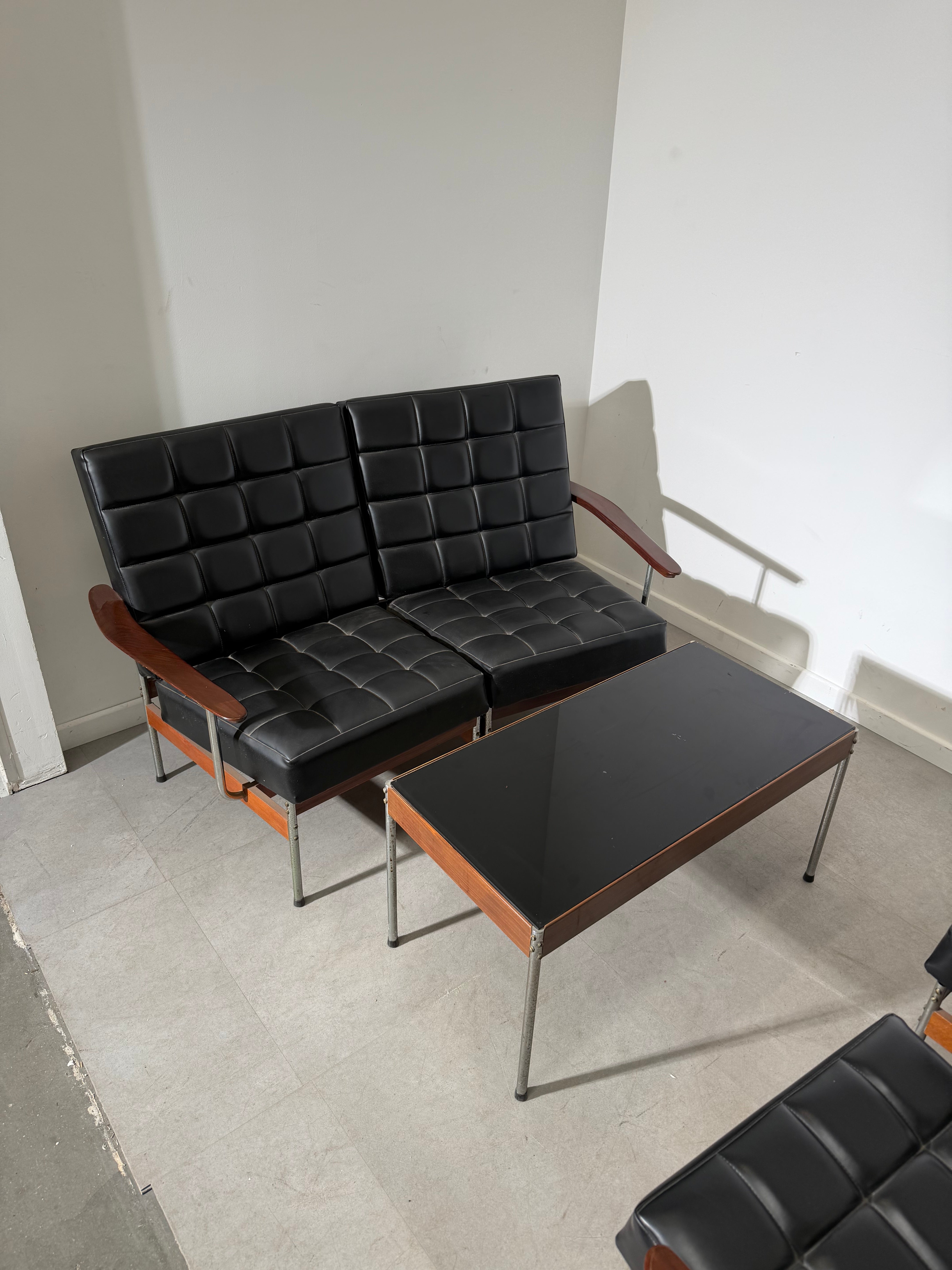 Vintage Sofa Set 2 + 1 + 1 + Coffee Table