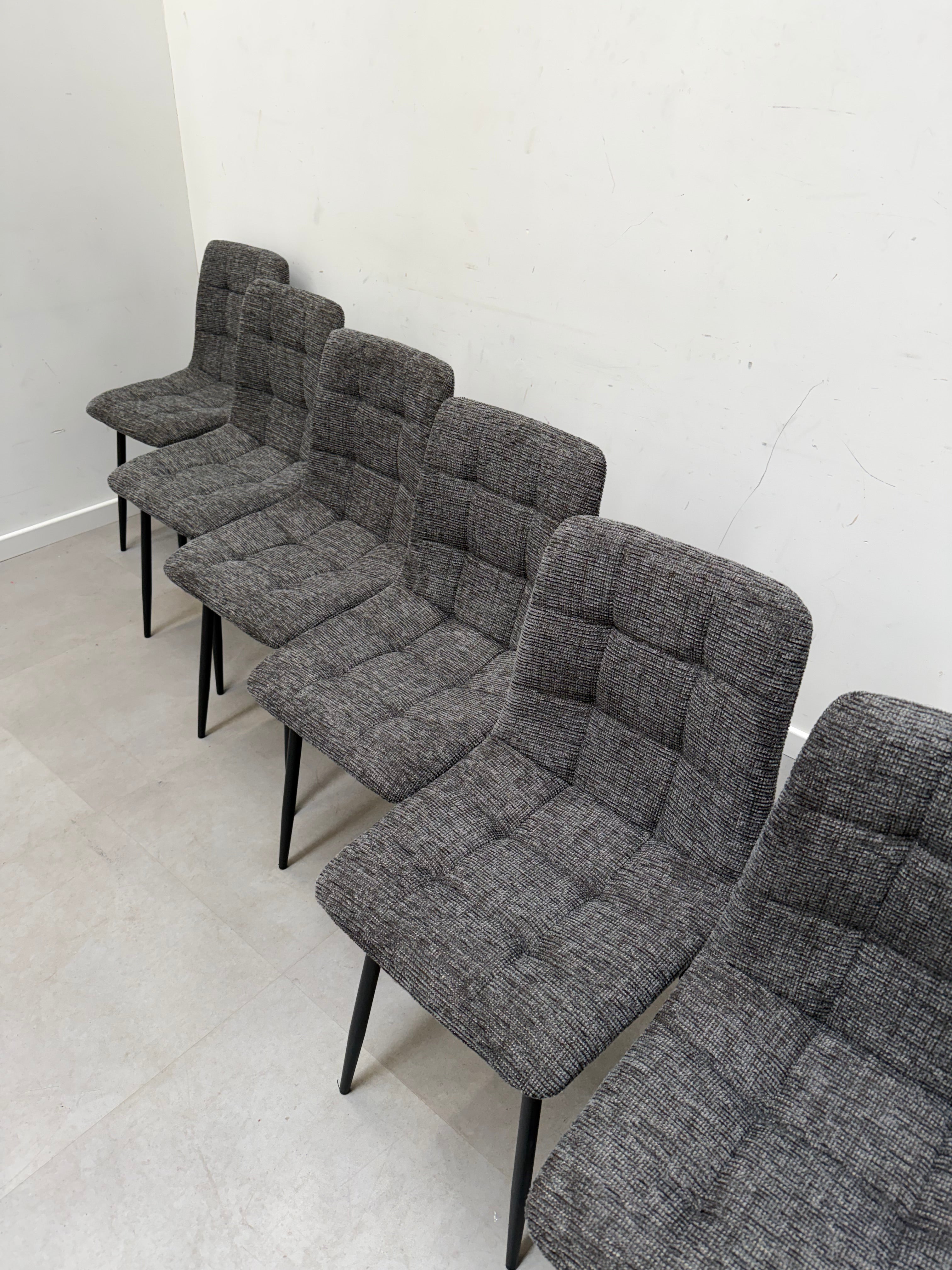 Chaise de salle à manger moderne rembourrée – Fin de stock