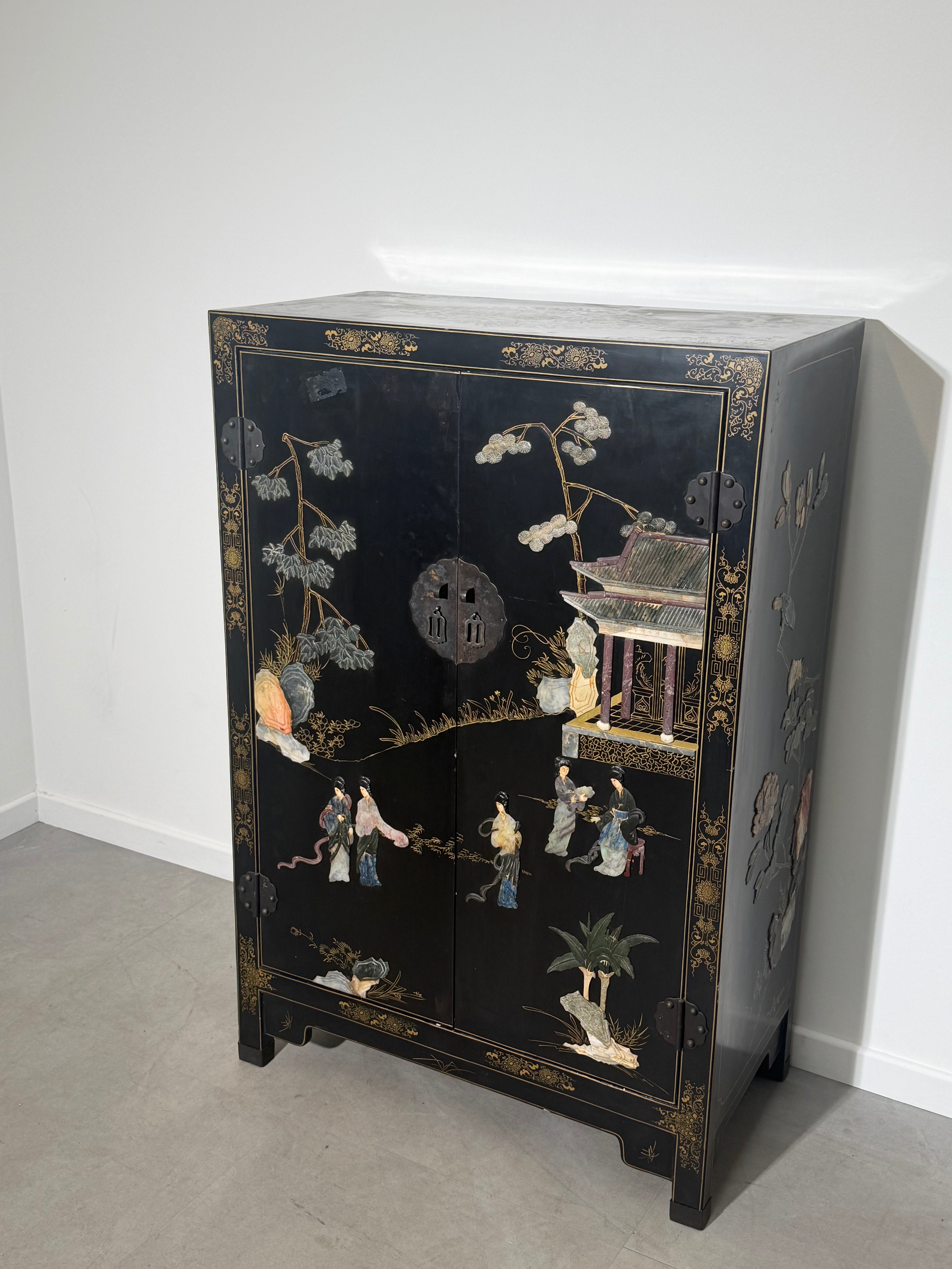 Chinese Oriental Cabinet with Hand-Painted Décor