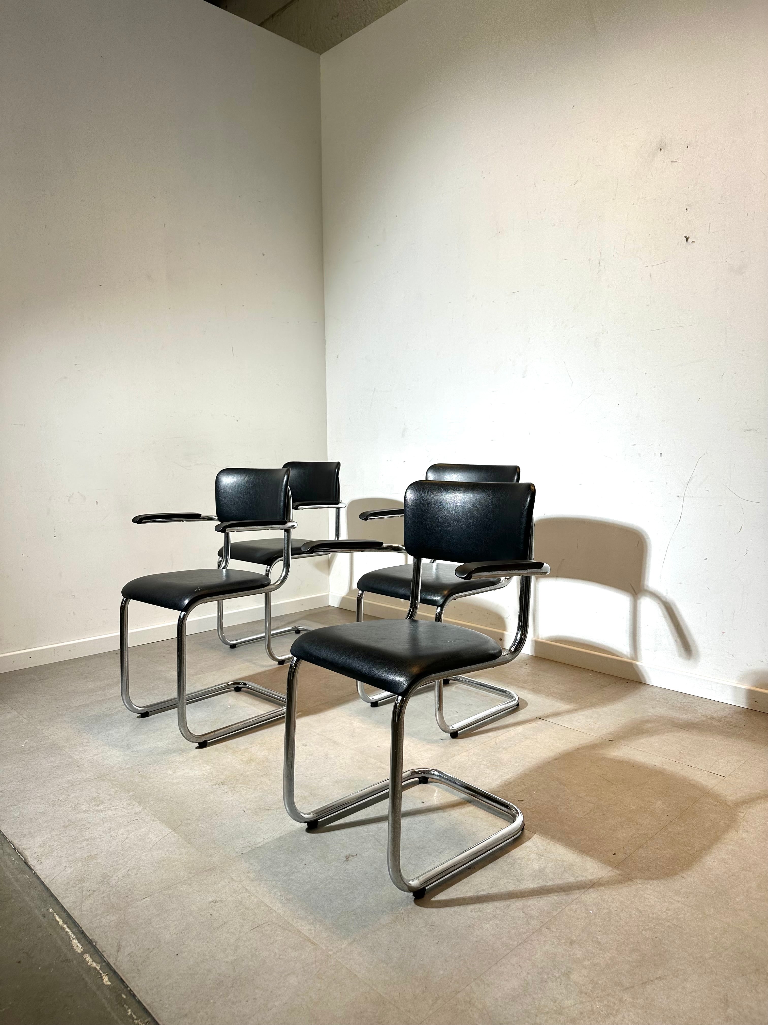 Chaises cantilever Tubax noires