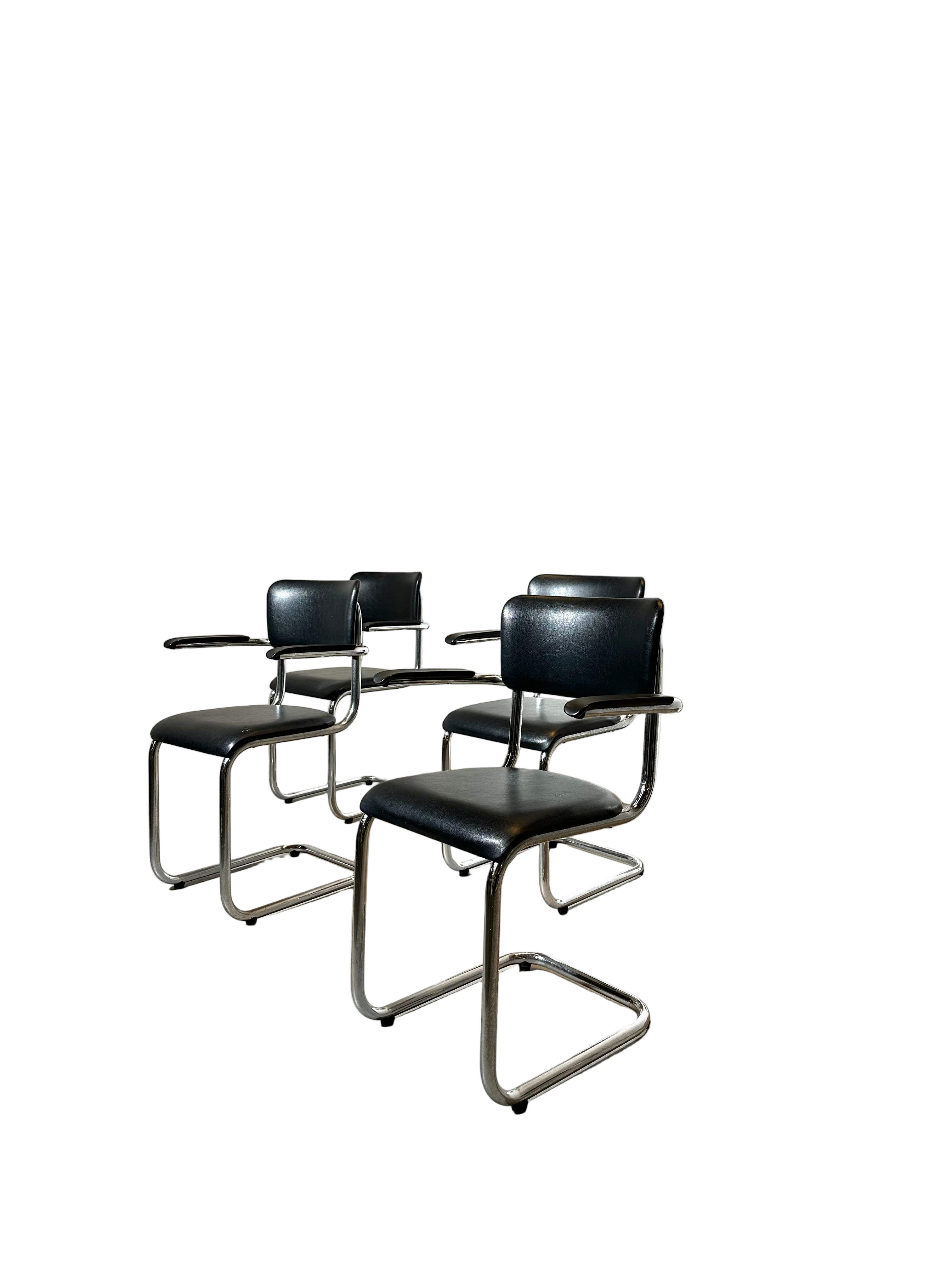 Chaises cantilever Tubax noires