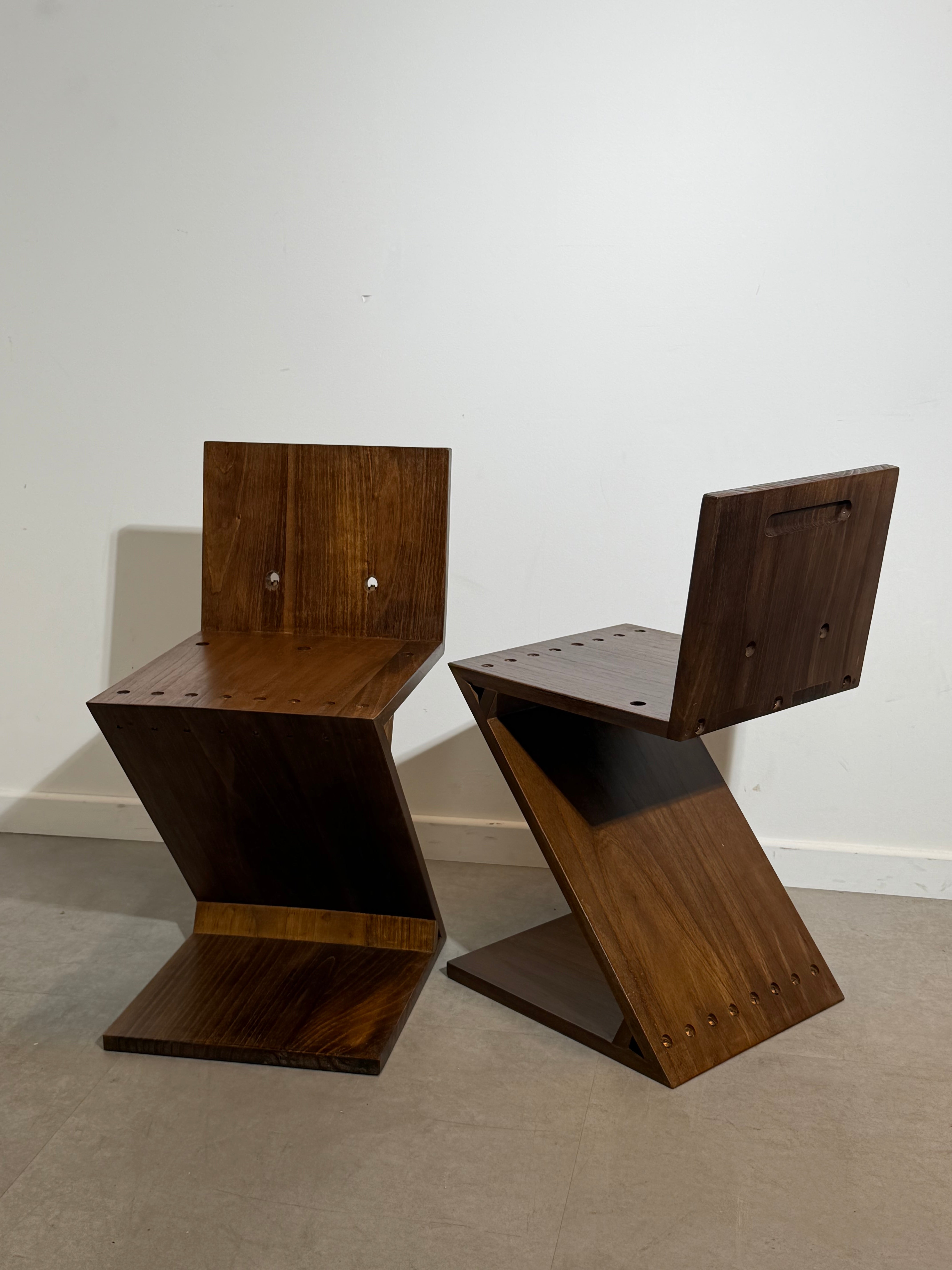 Zig Zag Chair – Sculptural Postmodern Design