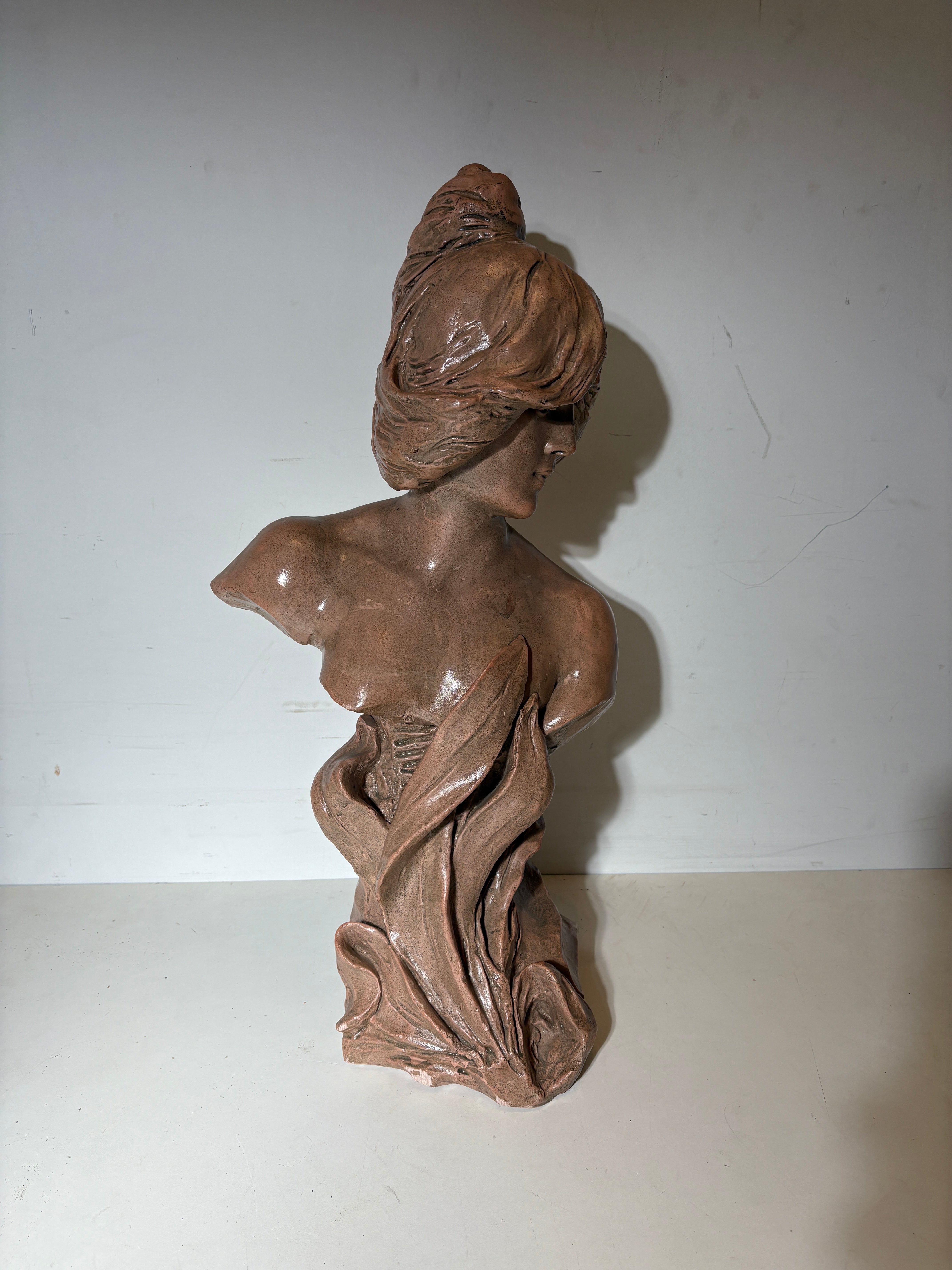 Antieke buste Art Nouveau vrouw