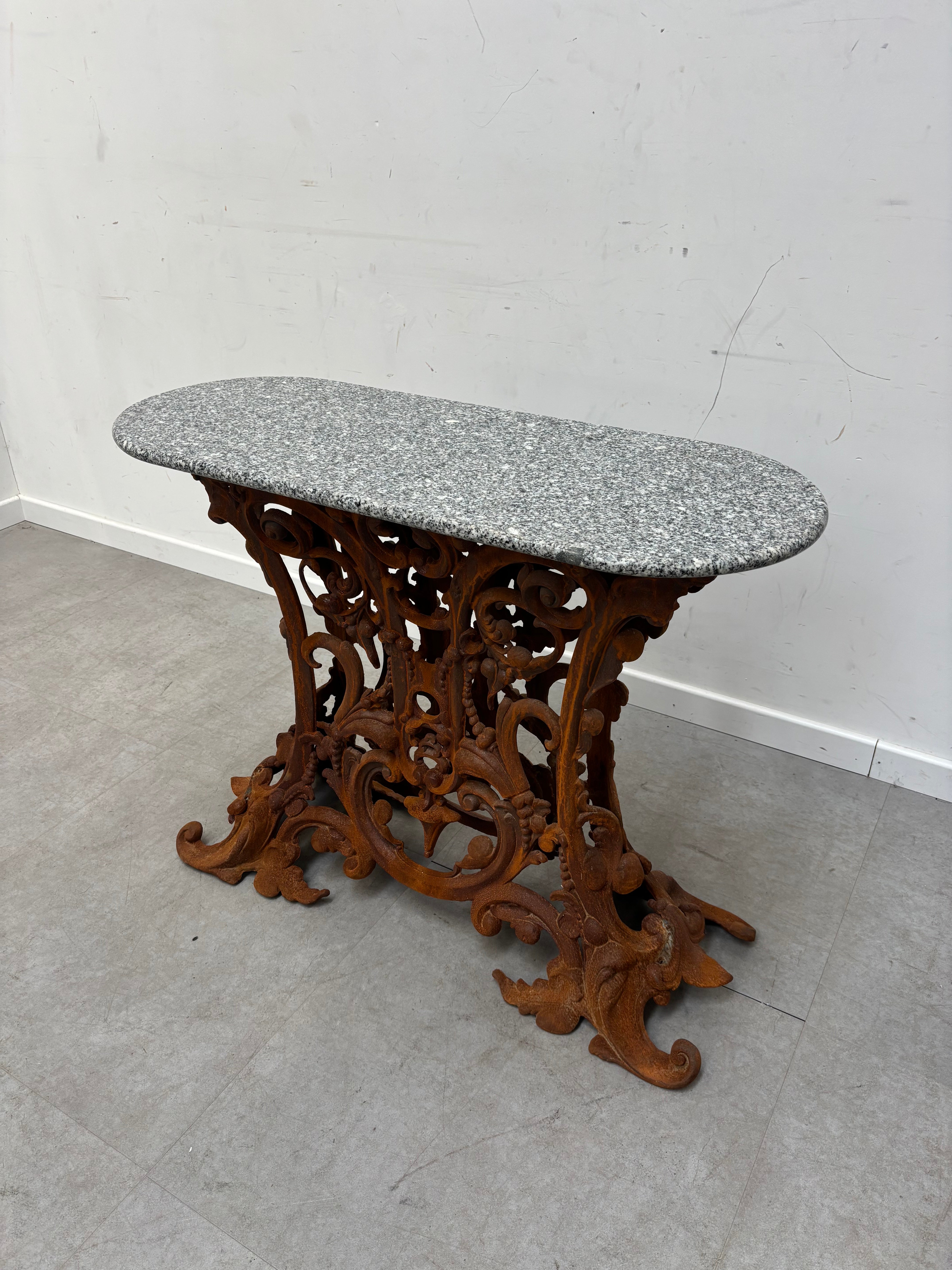 Antieke gietijzeren consoletafel