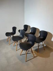 Set of 6 Contemporary Dining Chairs – Black Shell with Wooden Legs