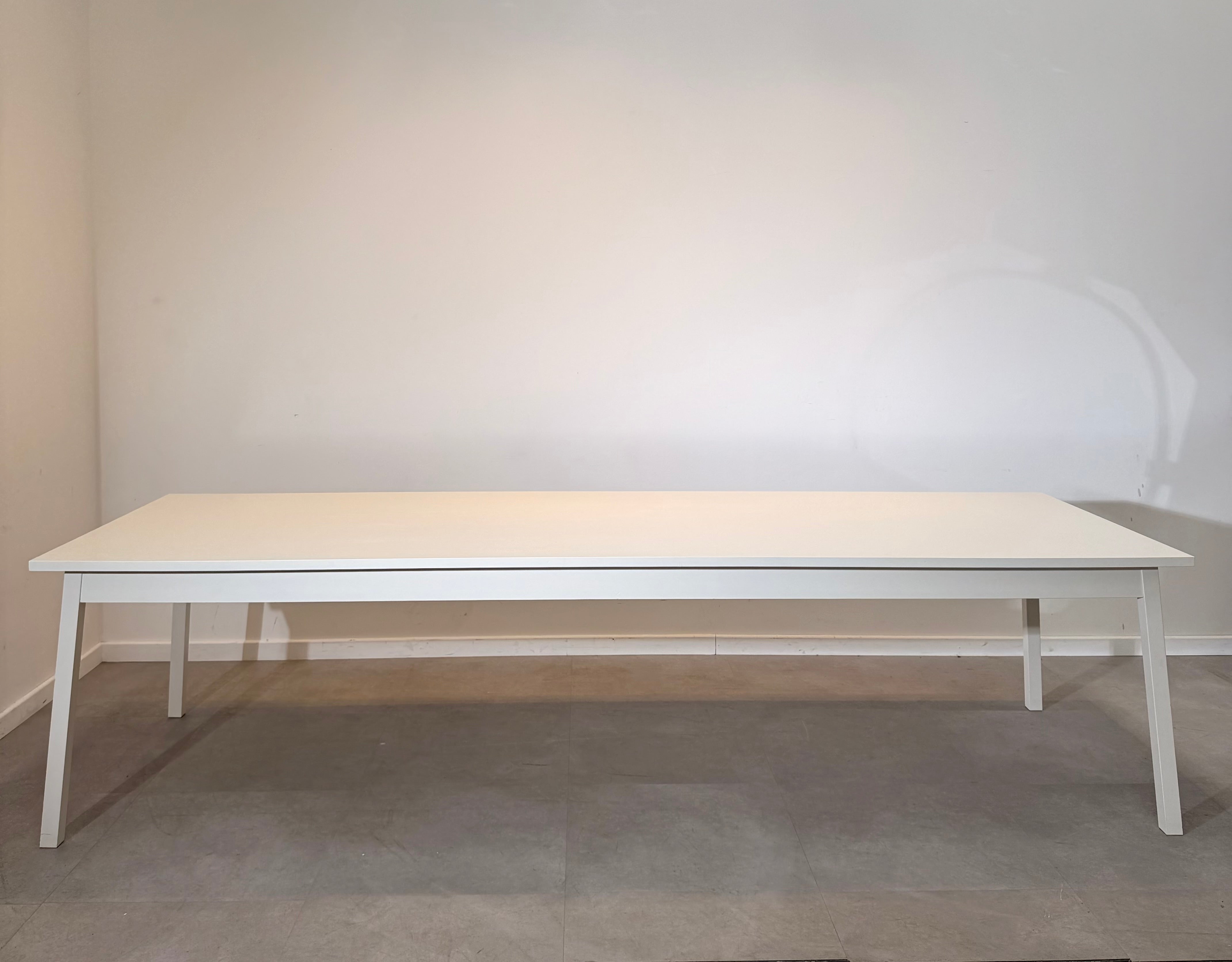 Moooi Shaker Dining Table