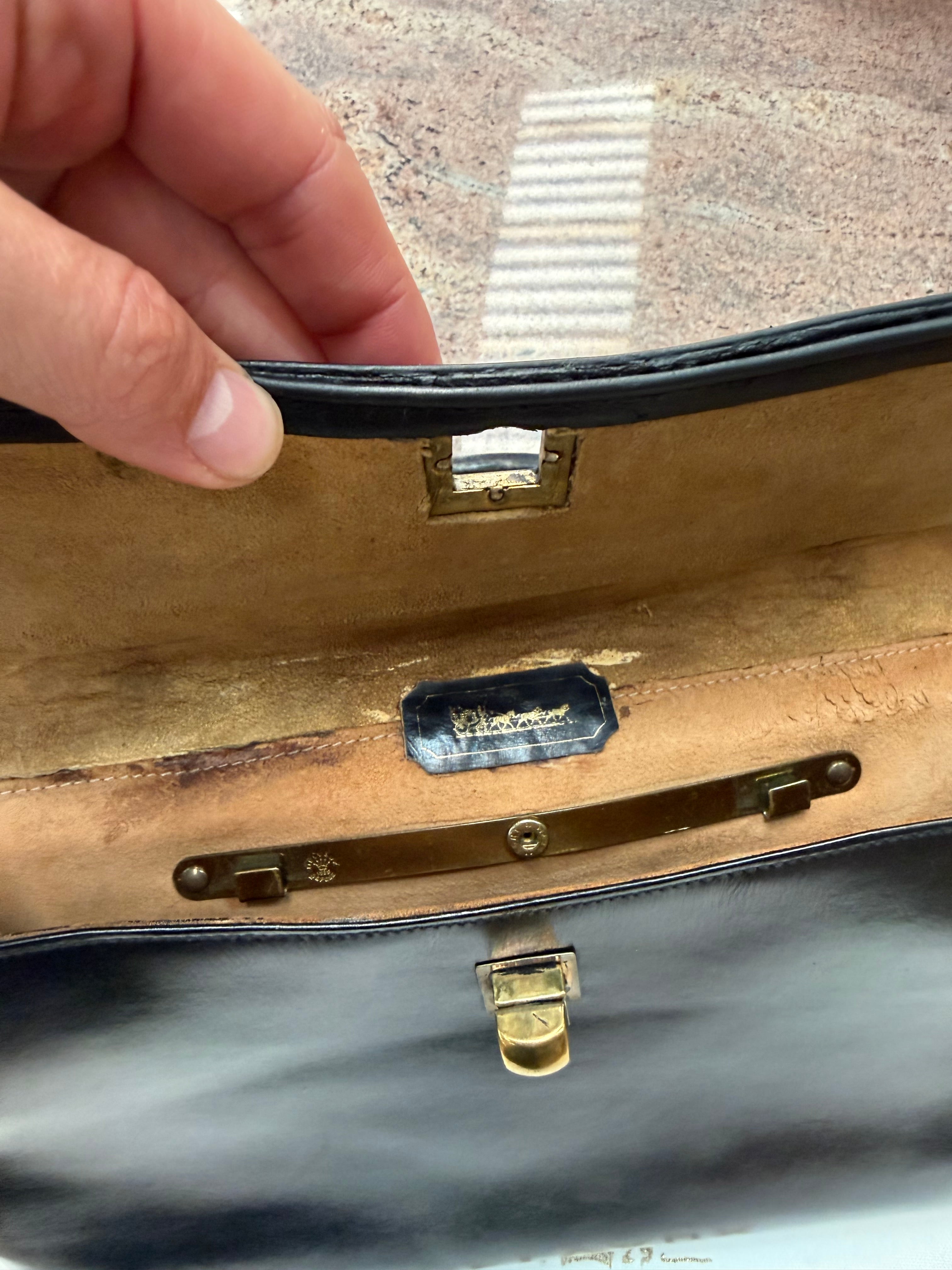 Vintage Delvaux “Œil de Chat” Handbag – Black Leather – 1960 Collection – 30 × 20 cm – With Dustbag & Delvaux Letter