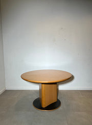 Vanda Watervliet Round Extendable Dining Table