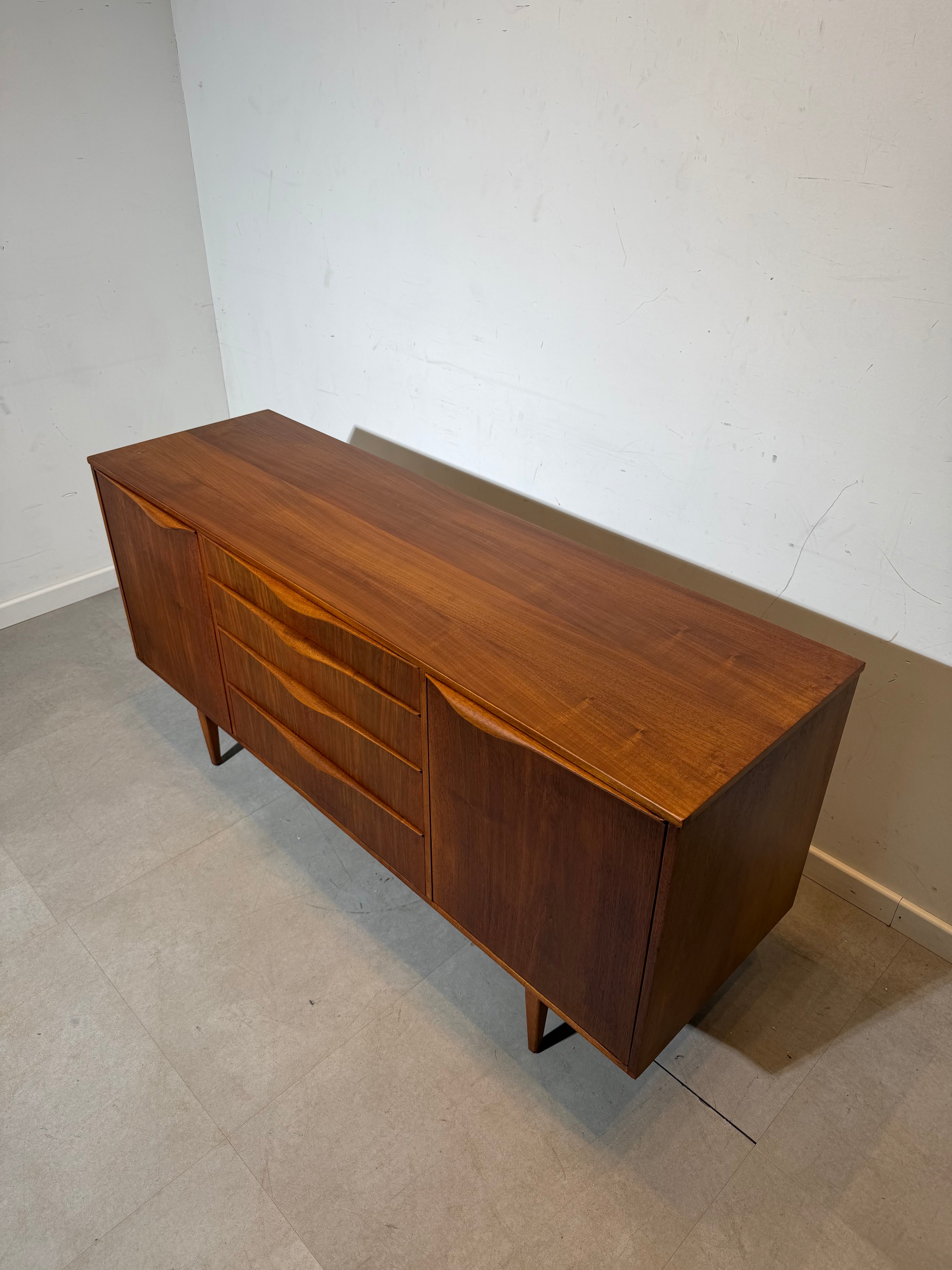 Buffet en teck Sutcliffe – Style moderne du milieu du siècle (Royaume-Uni, années 1960)