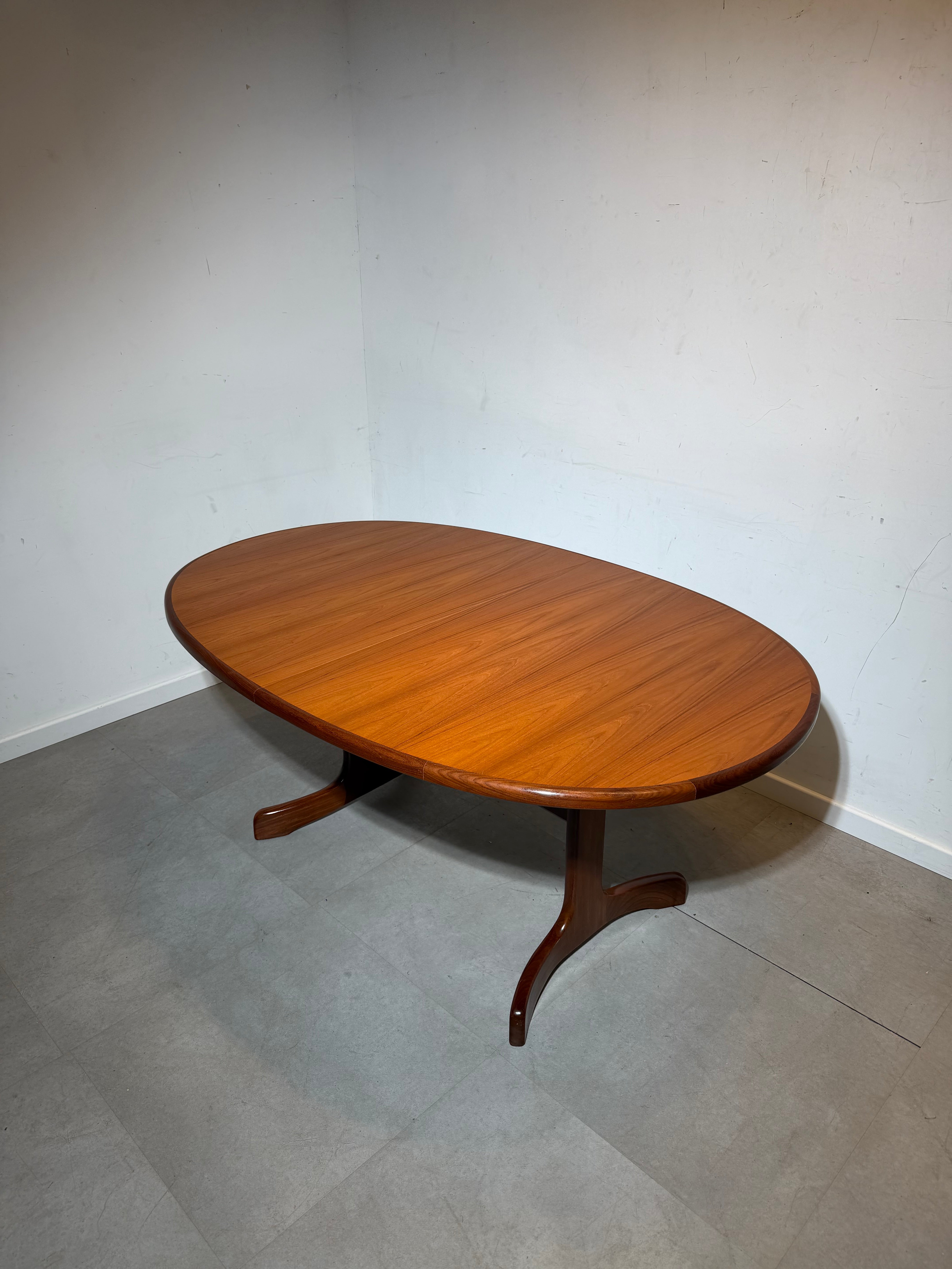 G-Plan “Whale Tail” Extendable Dining Table – Teak (1960s)