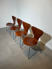 Set of Four Vintage Fritz Hansen Series 7 Dining Chairs – Teak Veneer – Arne Jacobsen – 1969