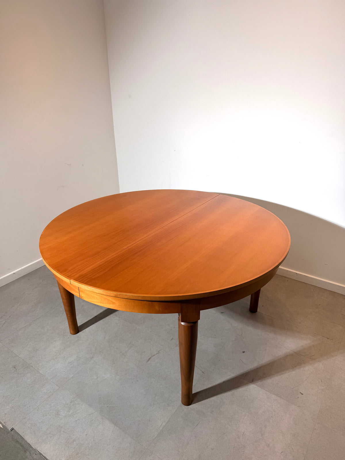 Molteni Extendable Round Dining Table