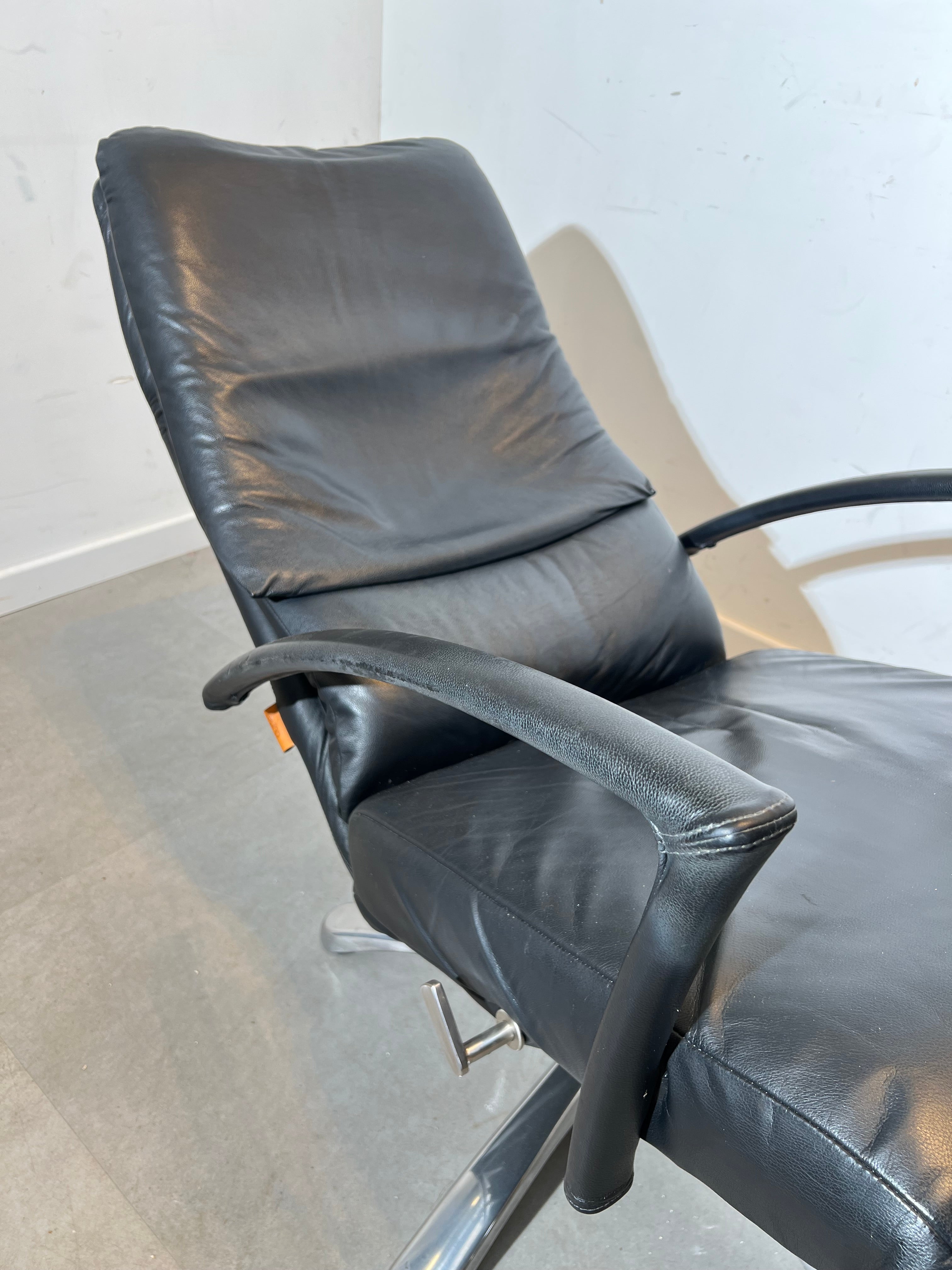 Durlet “Dayton” Leather Relax Armchair