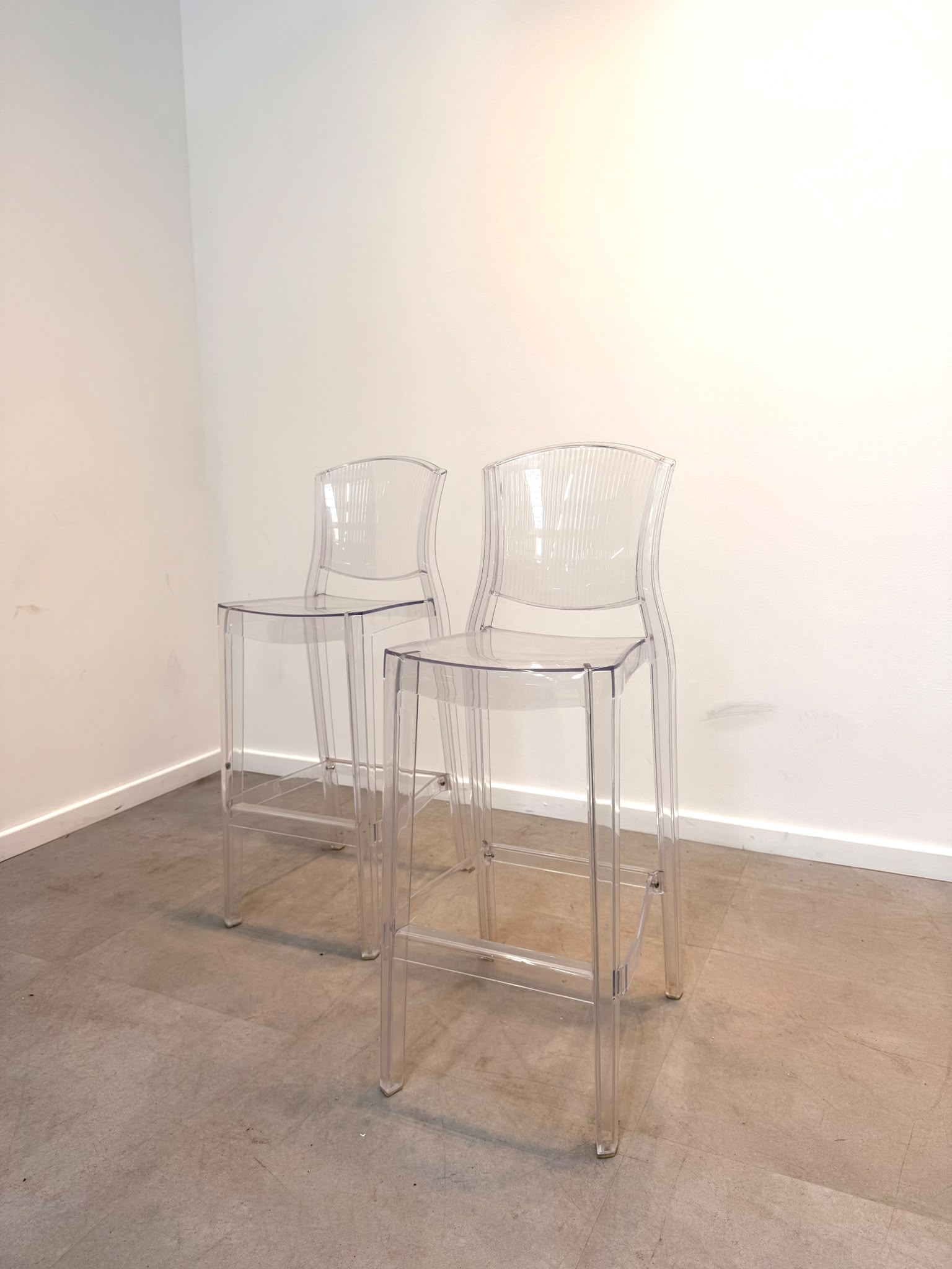 Transparent Dibi Design Bar Stool – Clear Acrylic Counter Stool