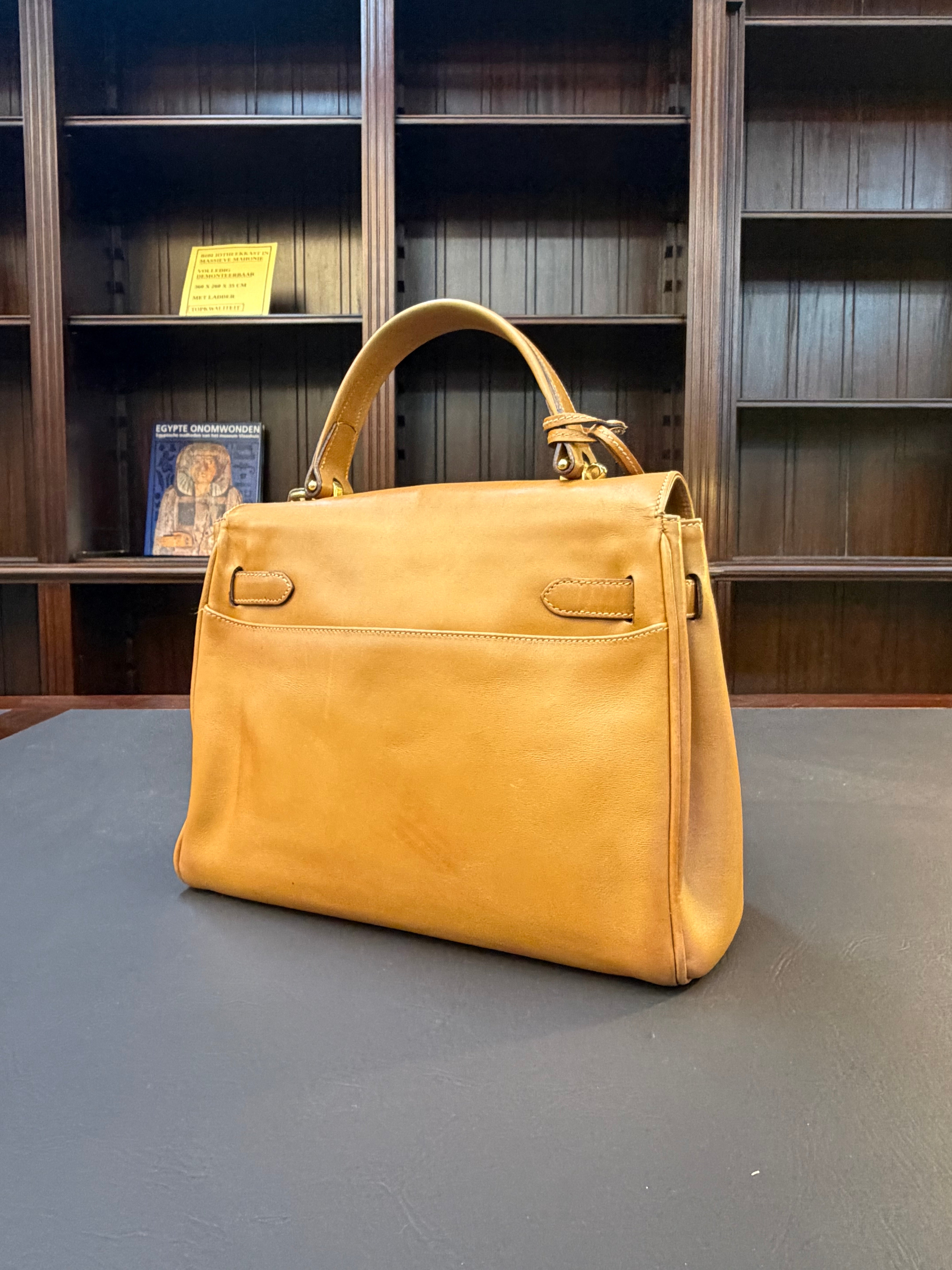 Louise Fontaine Vintage Handbag – Cognac Leather – 25 x 22 cm