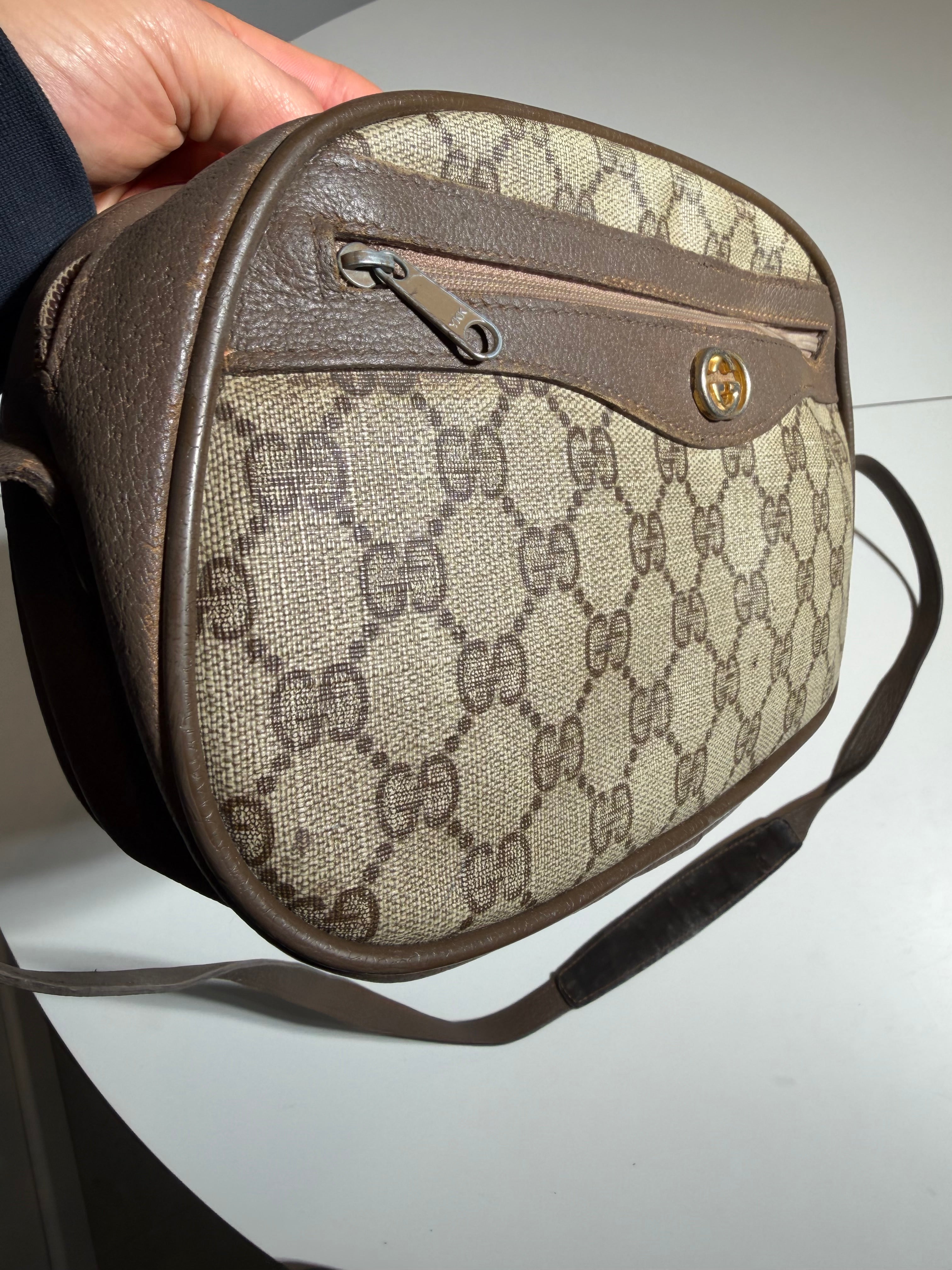 Sac bandoulière ovale Gucci en toile GG