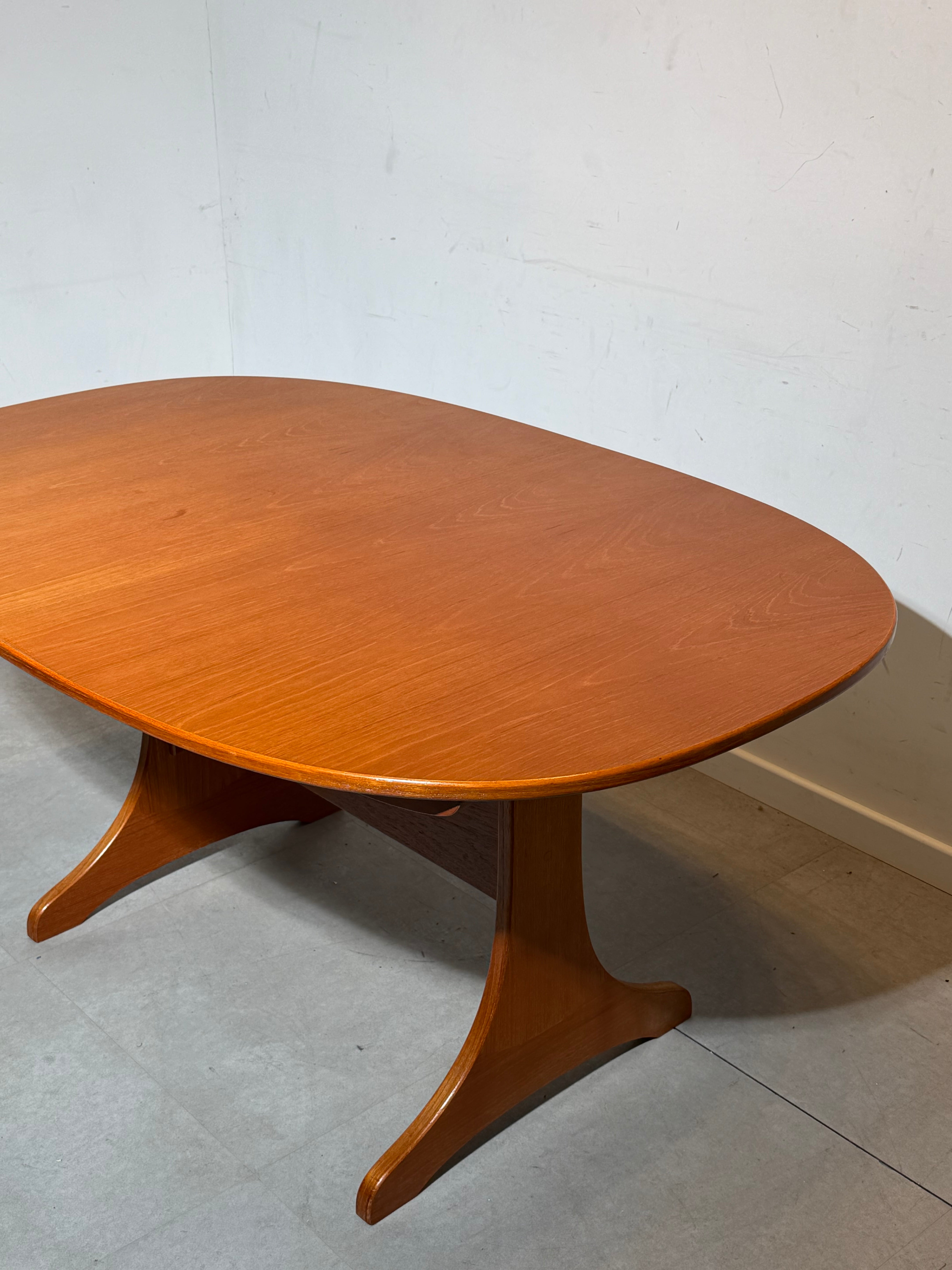 Vintage Extendable Teak Dining Table – Mid-Century Modern