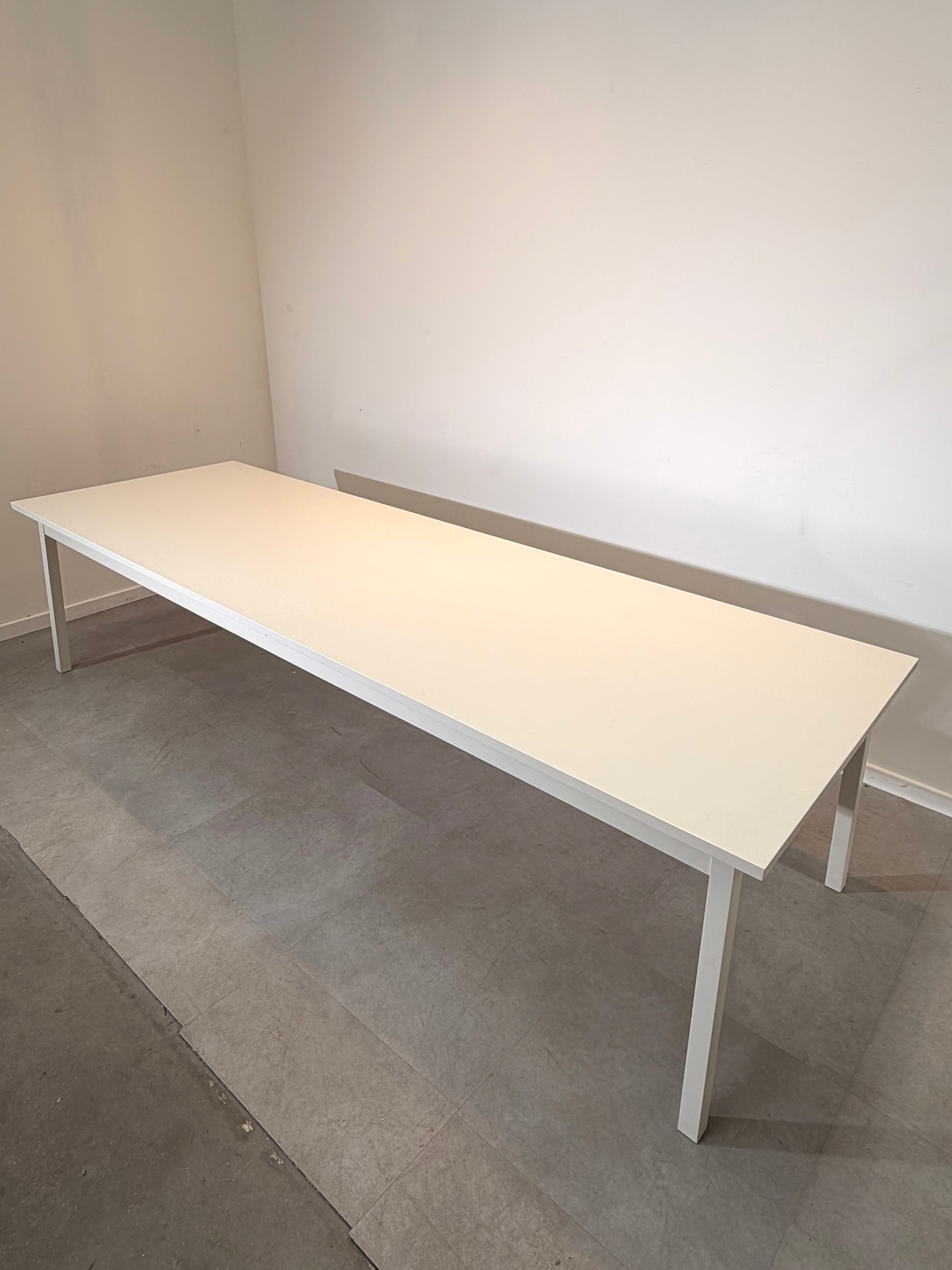 Moooi Shaker Dining Table