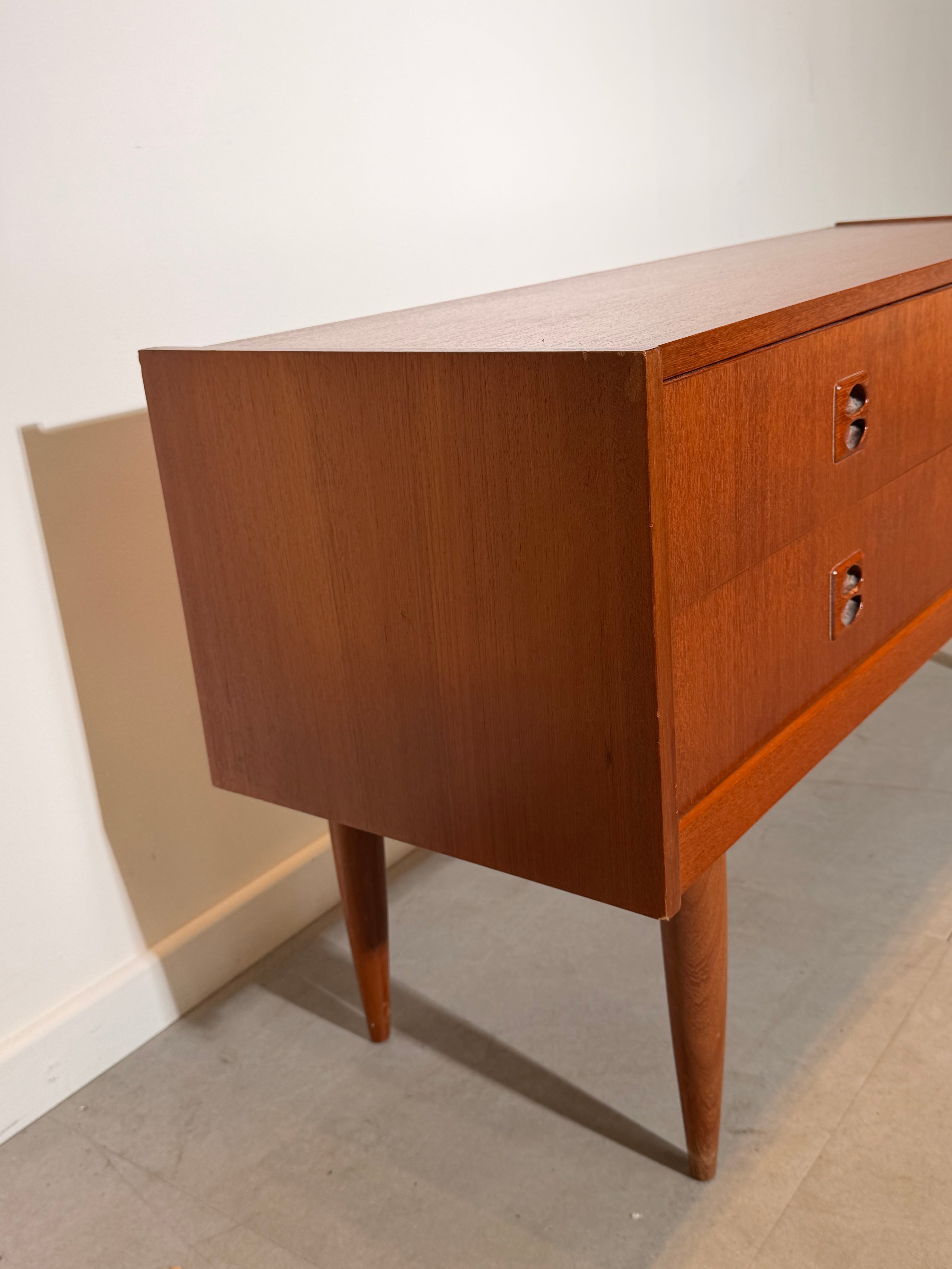 Vintage Mid-Century Teak Chest of Drawers – 1960s Scandinavian Style