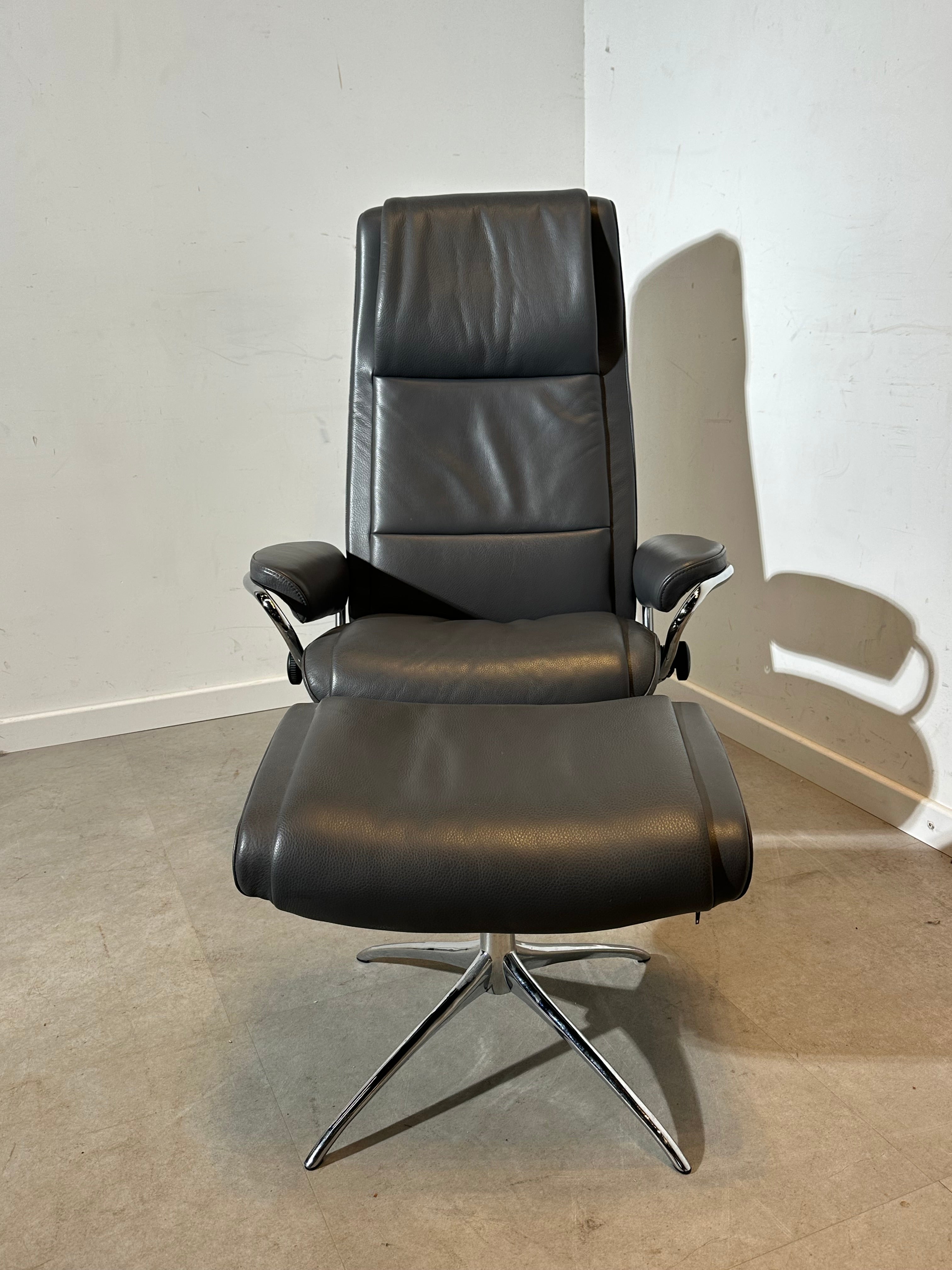 Stressless City reclining lounge chair with ottoman