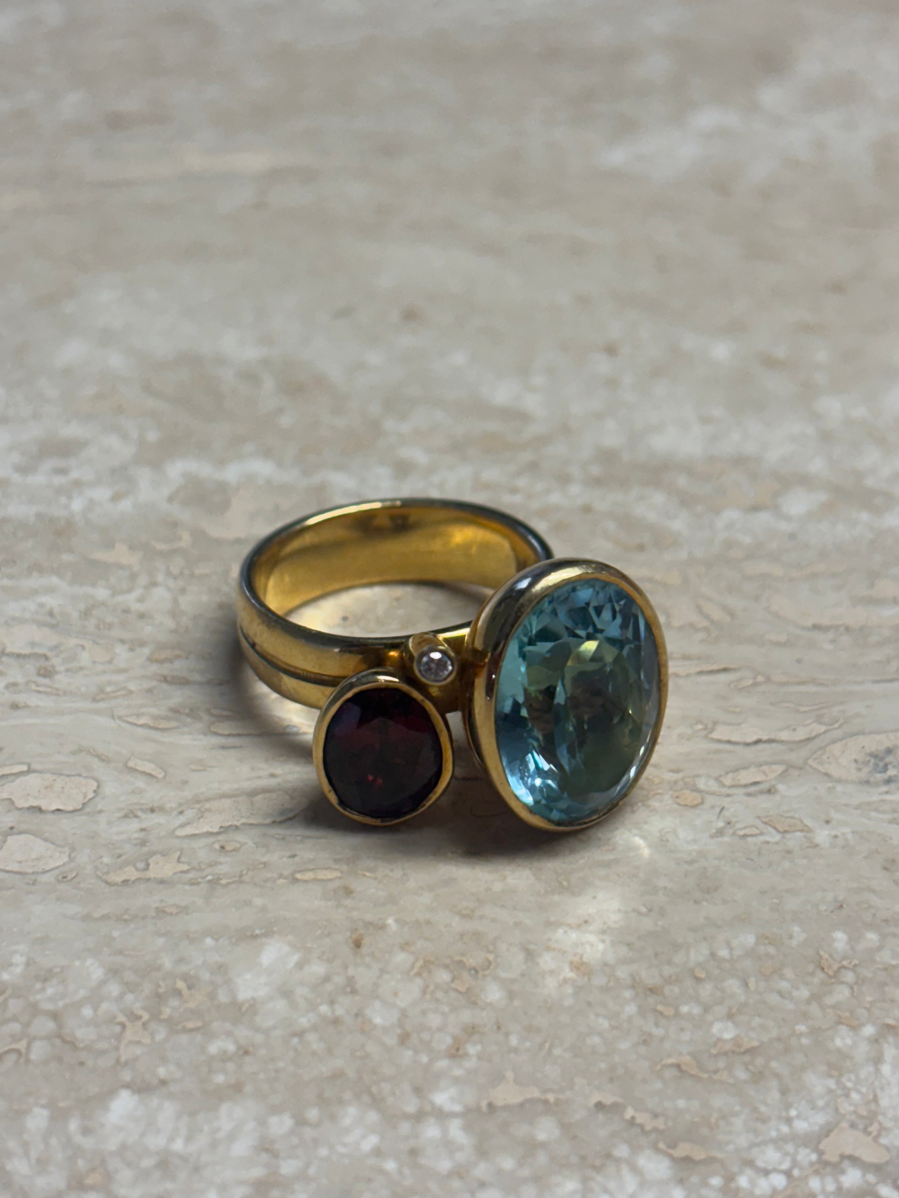 18 kt Gold Ring with Blue Topaz, Garnet & Diamond Accent – Size 55